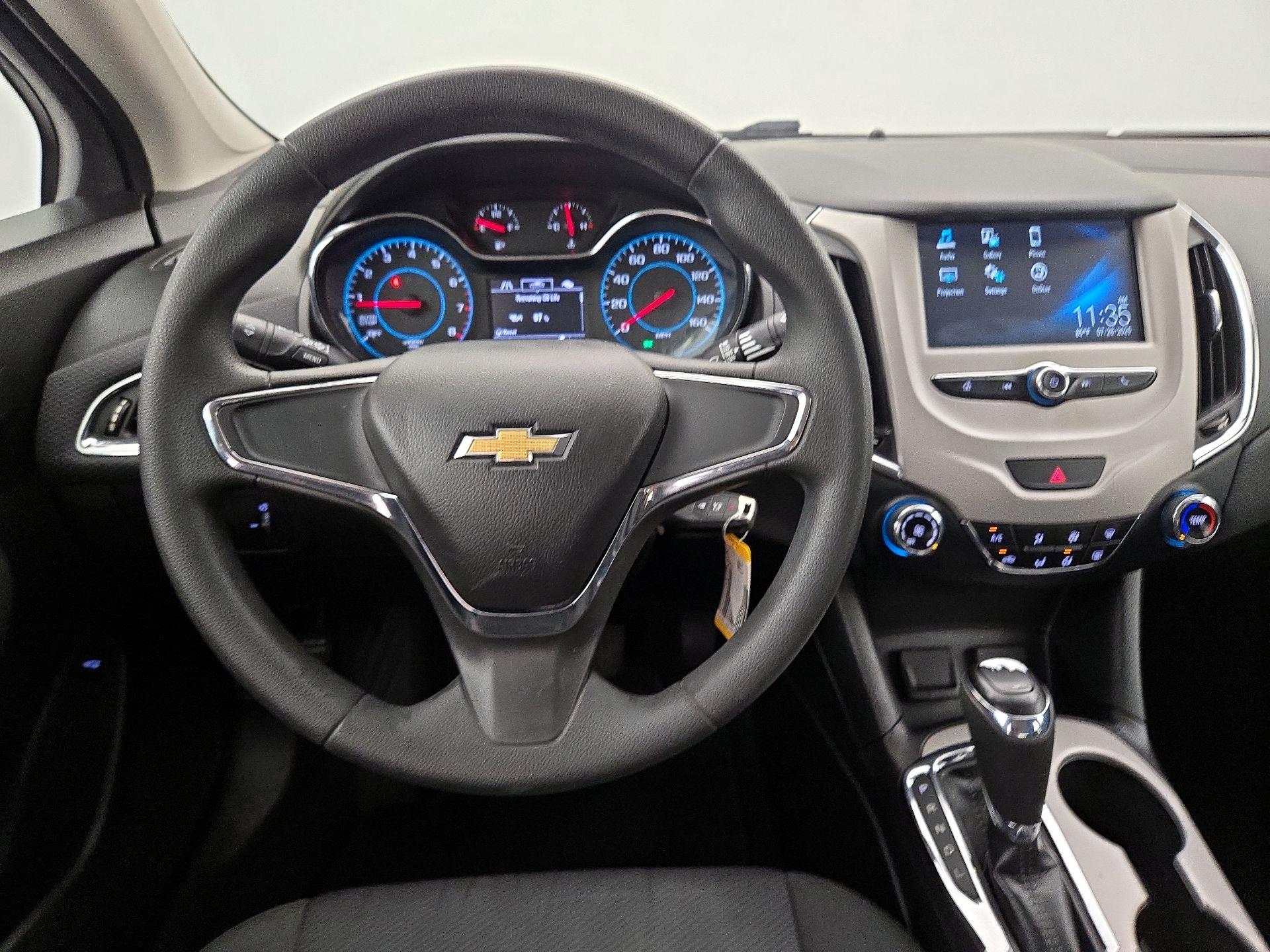 Thumbnail: 2018 Chevrolet Cruze - 10