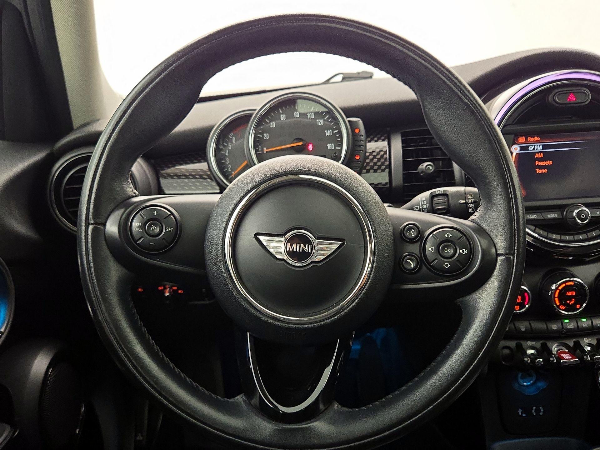 Thumbnail: 2016 MINI Cooper Hardtop - 10
