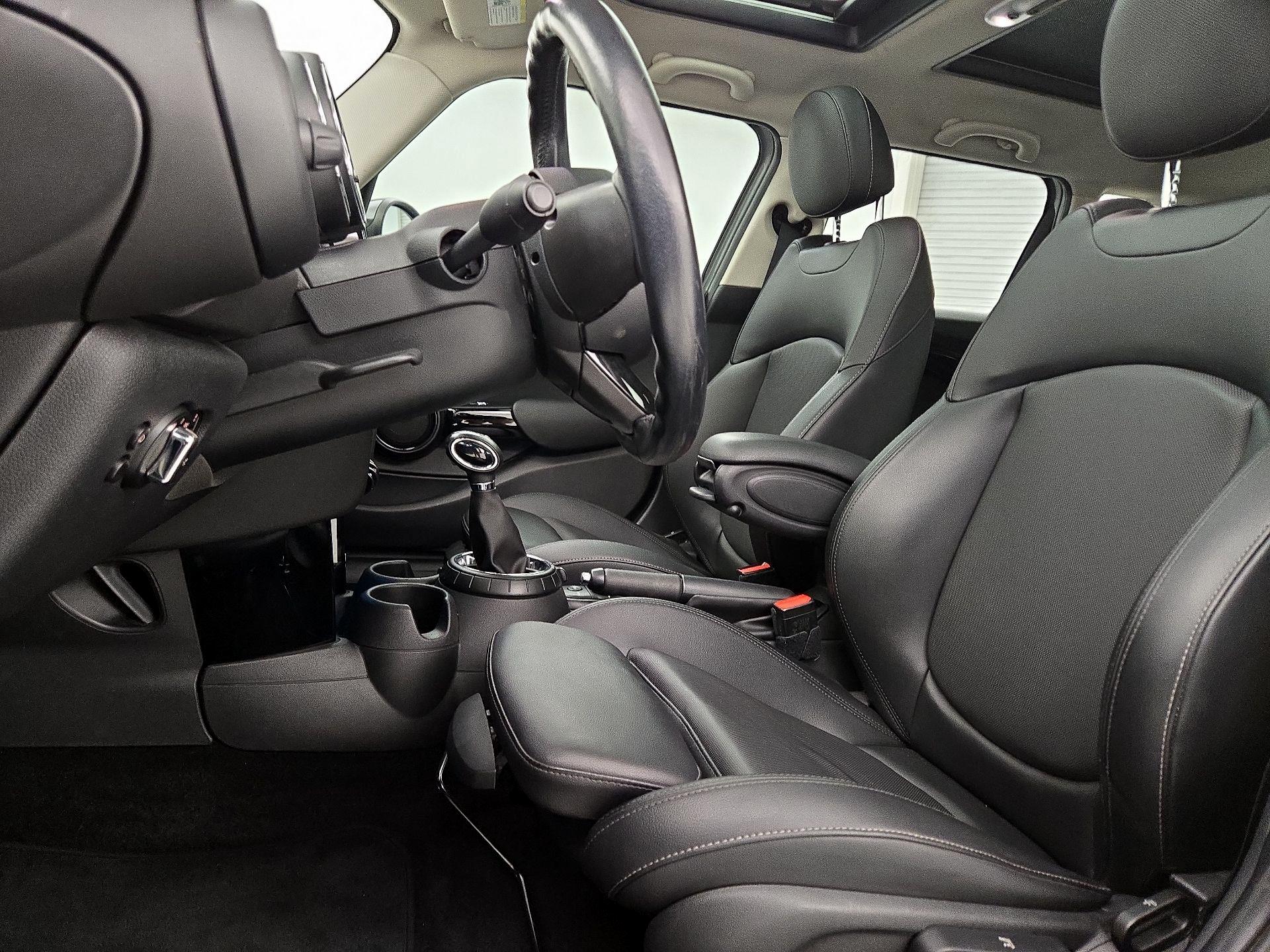 Thumbnail: 2016 MINI Cooper Hardtop - 11