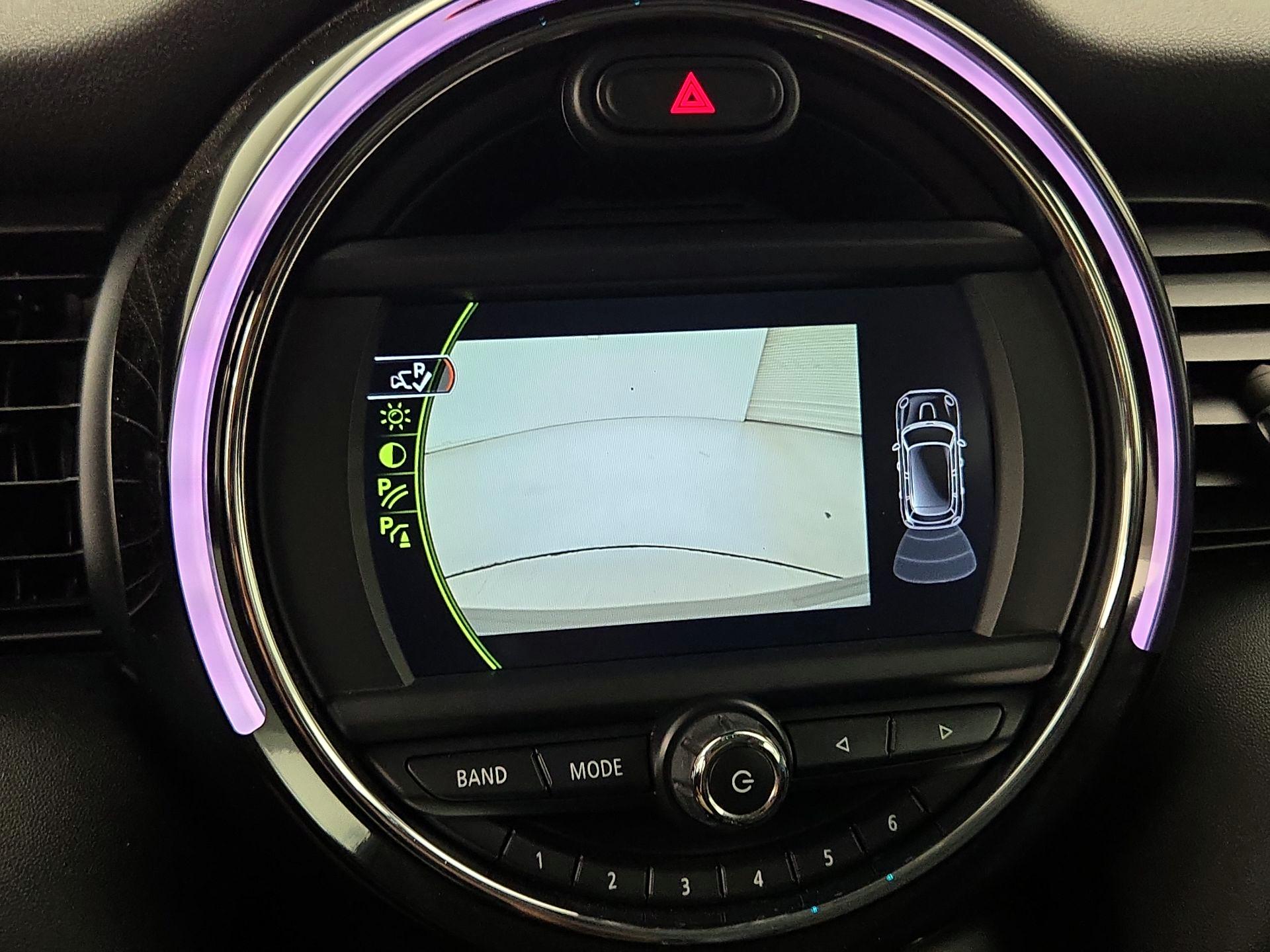 Thumbnail: 2016 MINI Cooper Hardtop - 14