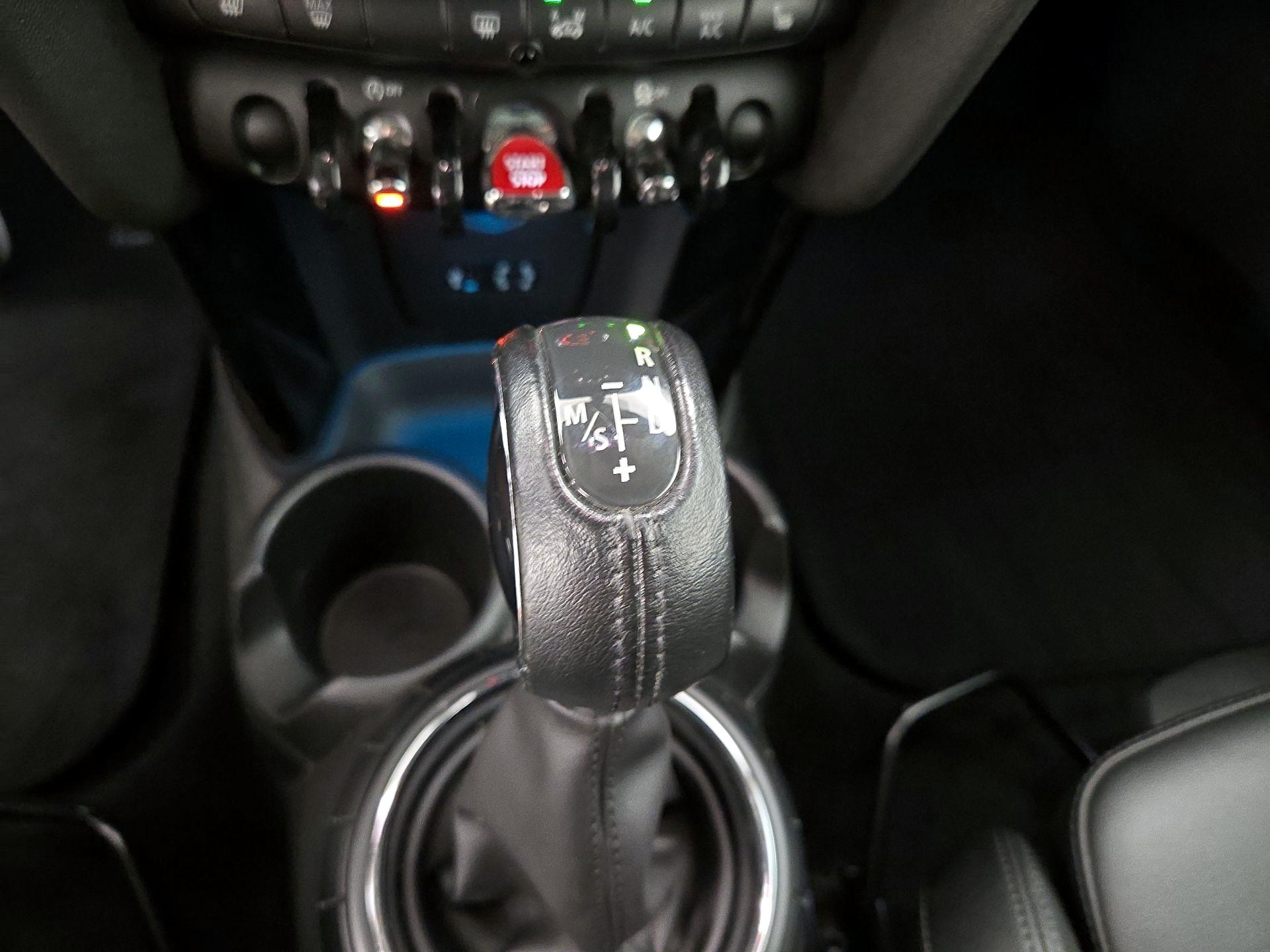 Thumbnail: 2016 MINI Cooper Hardtop - 17
