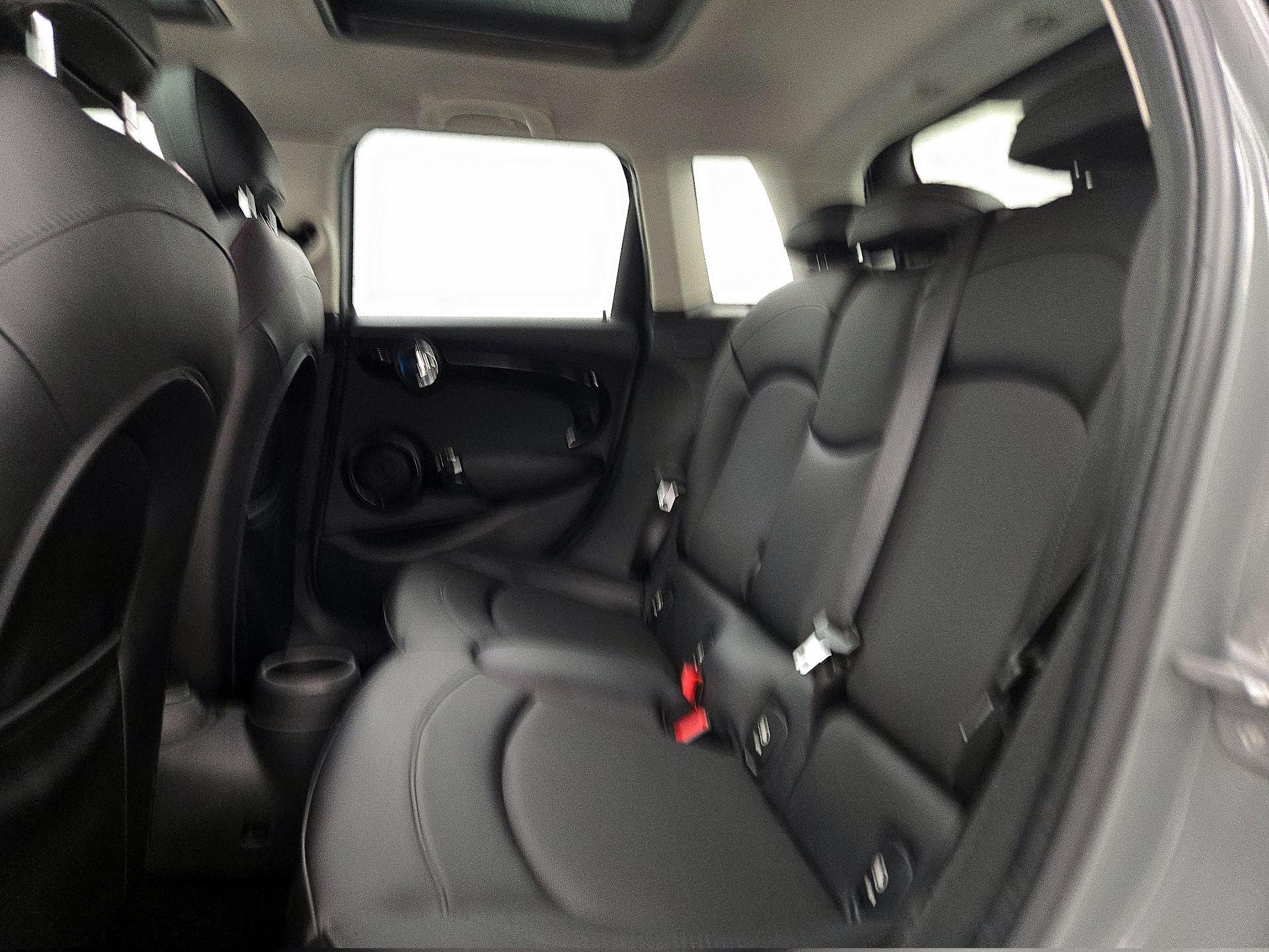 Thumbnail: 2016 MINI Cooper Hardtop - 20