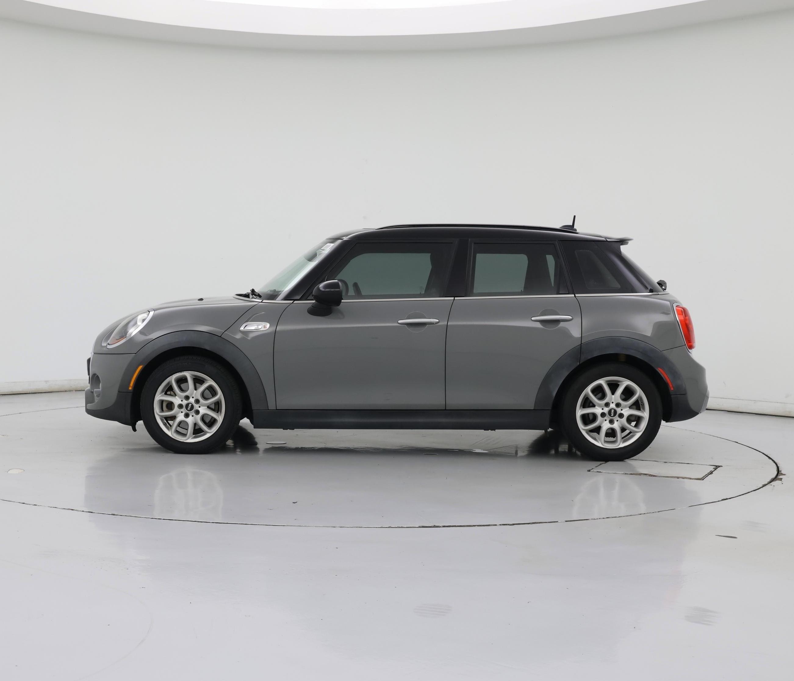 Thumbnail: 2016 MINI Cooper Hardtop - 3