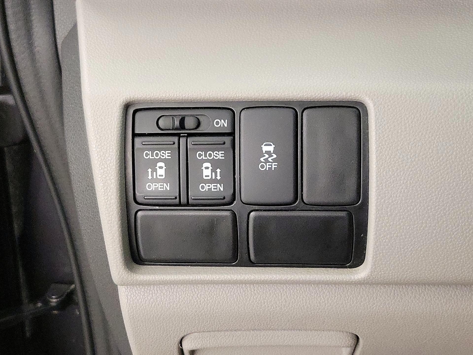 Thumbnail: 2015 Honda Odyssey - 13