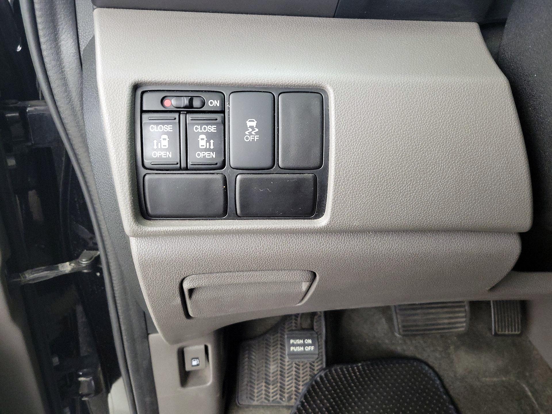 Thumbnail: 2015 Honda Odyssey - 13