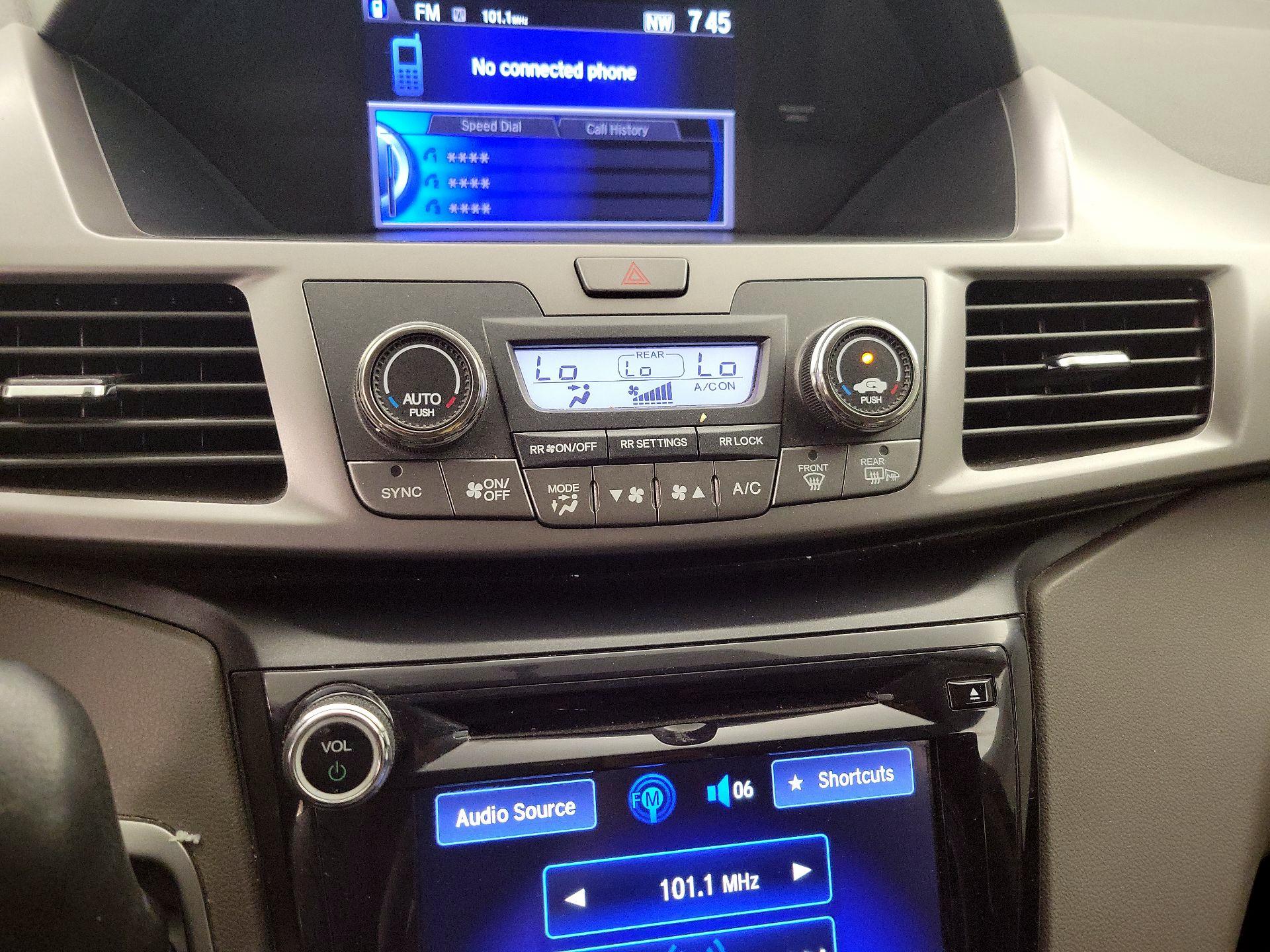 Thumbnail: 2015 Honda Odyssey - 16