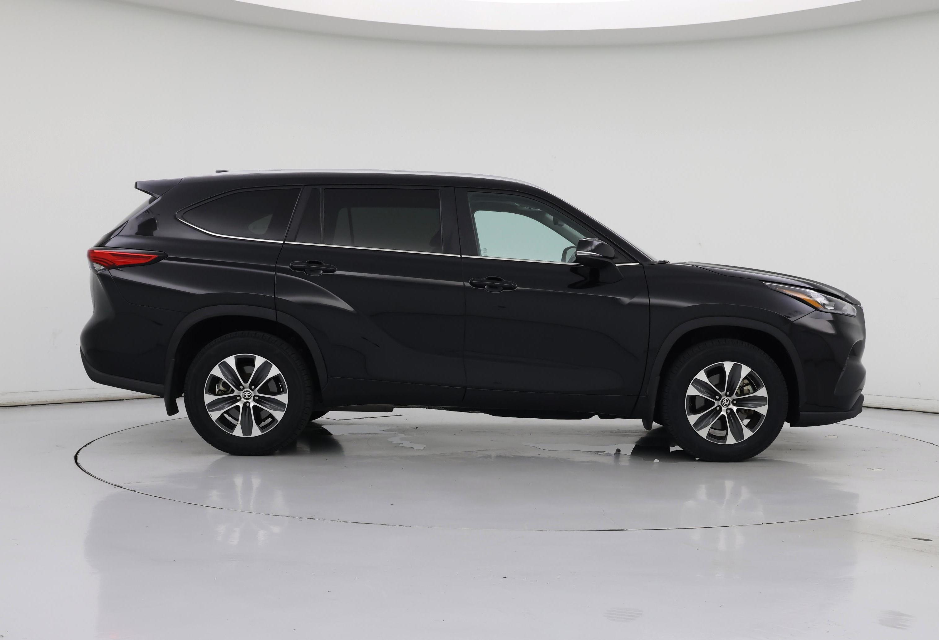 Thumbnail: 2023 Toyota Highlander - 7