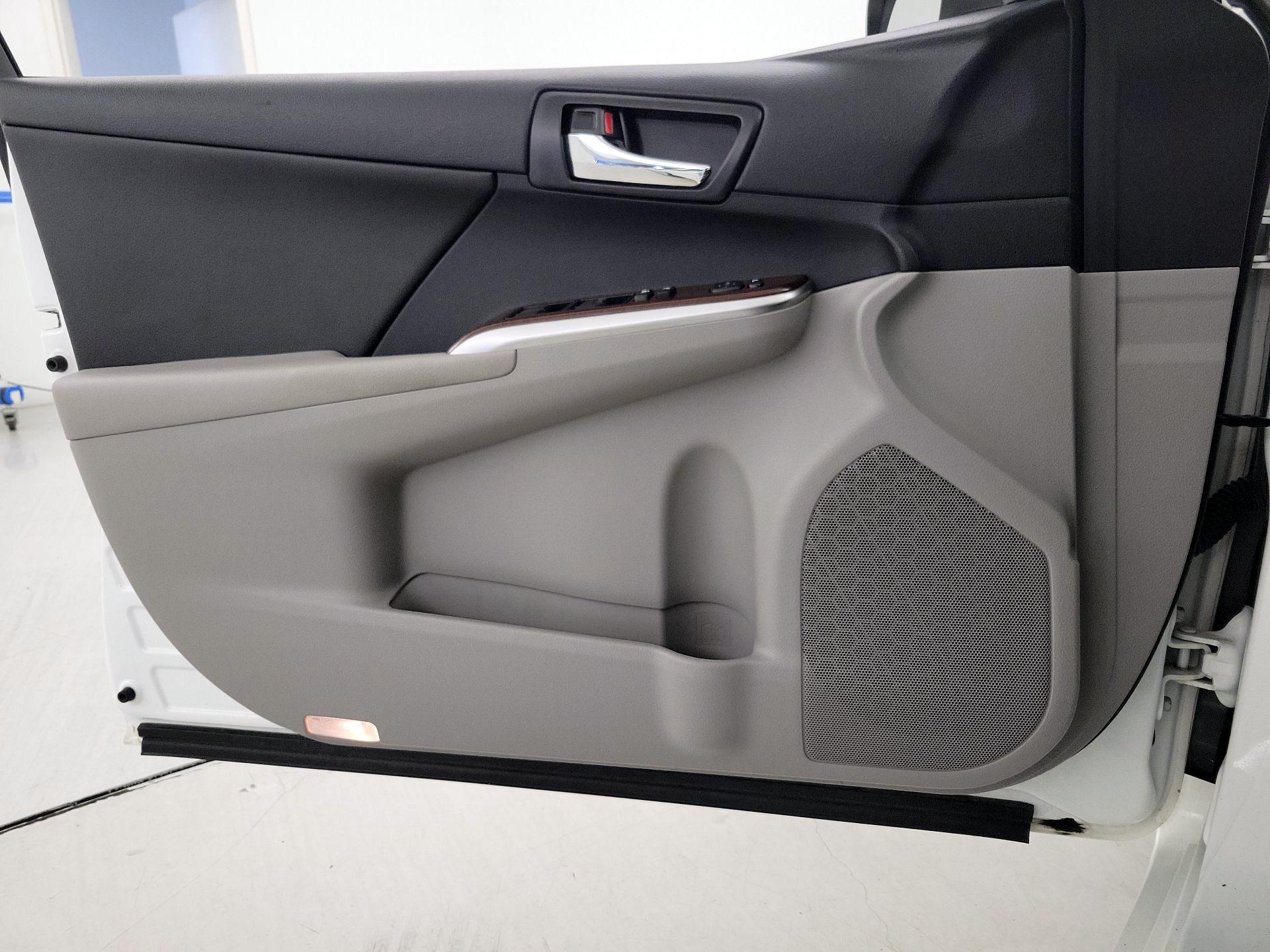 Thumbnail: 2014 Toyota Camry - 12