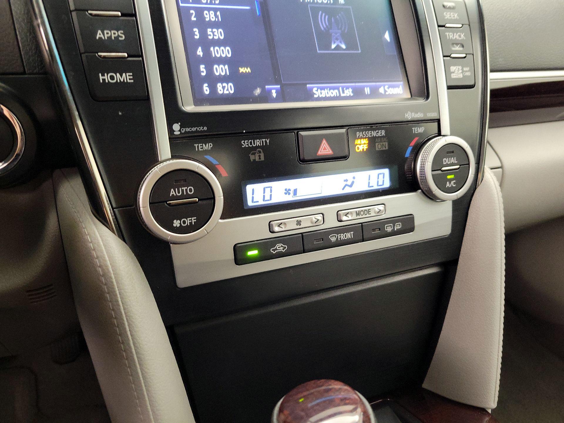 Thumbnail: 2014 Toyota Camry - 16