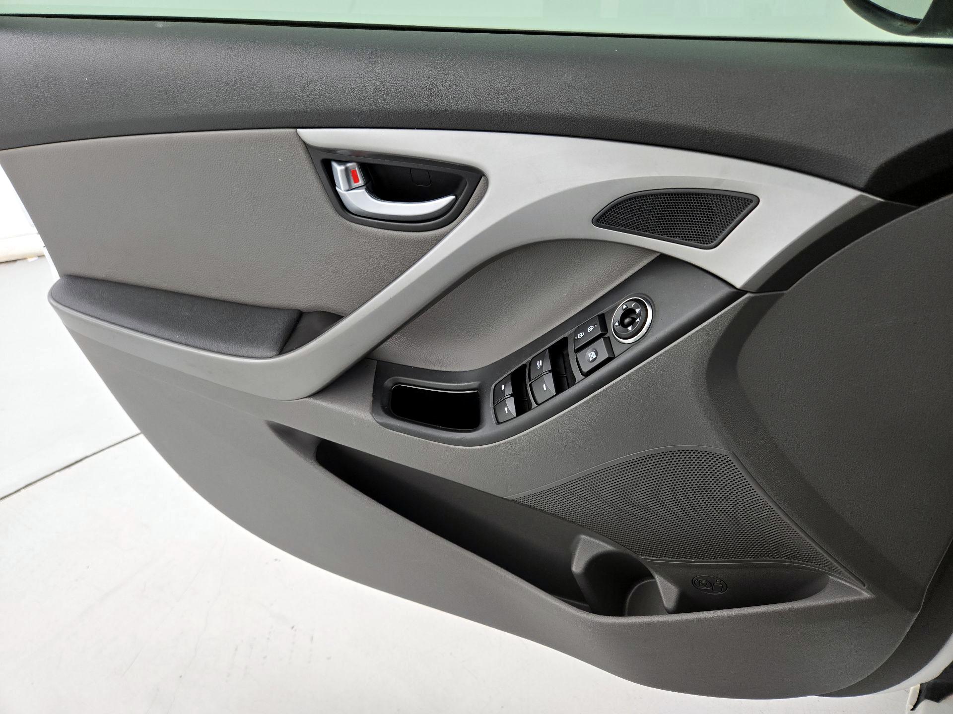 Thumbnail: 2014 Hyundai Elantra - 12