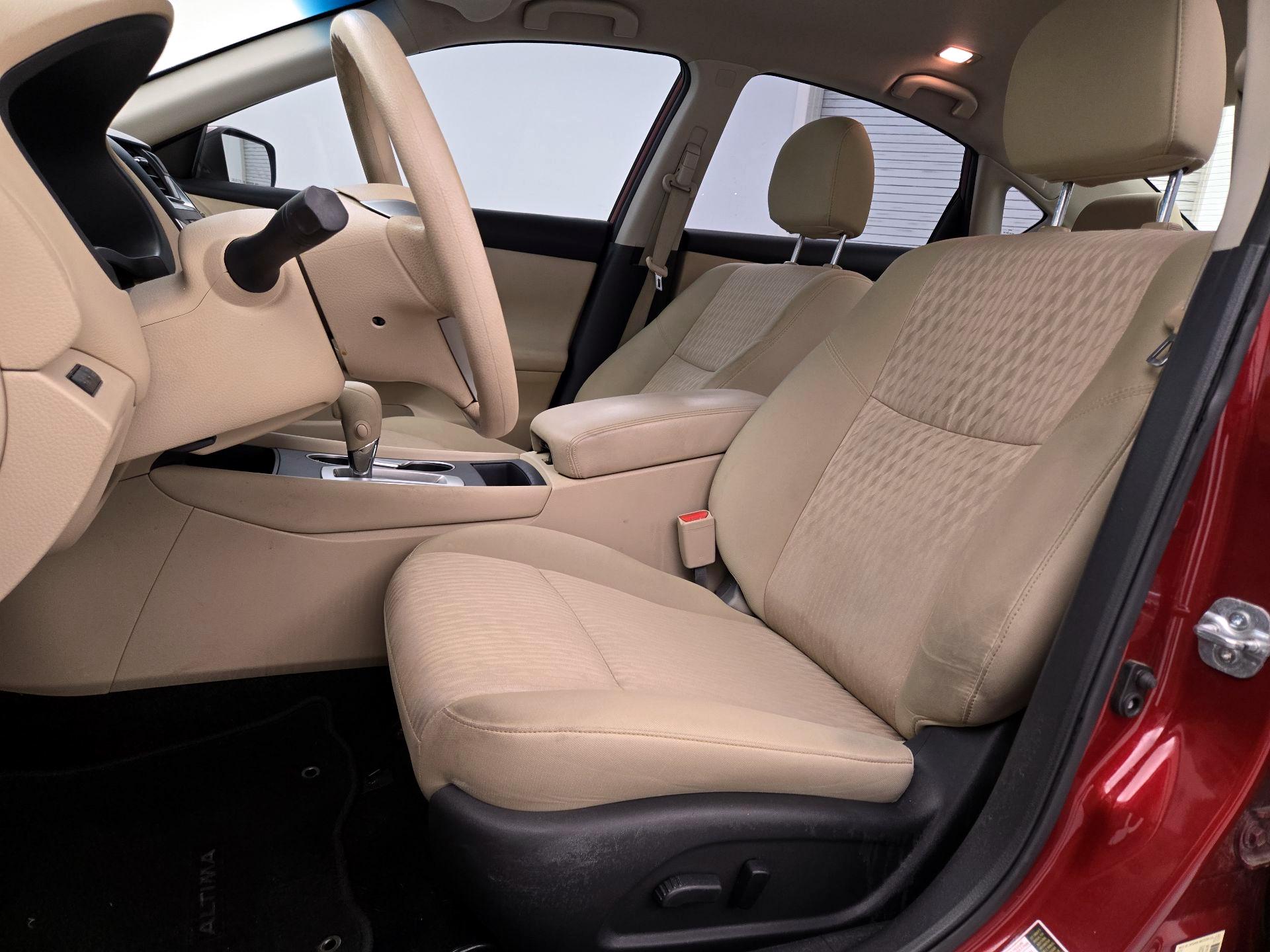 Thumbnail: 2016 Nissan Altima - 11