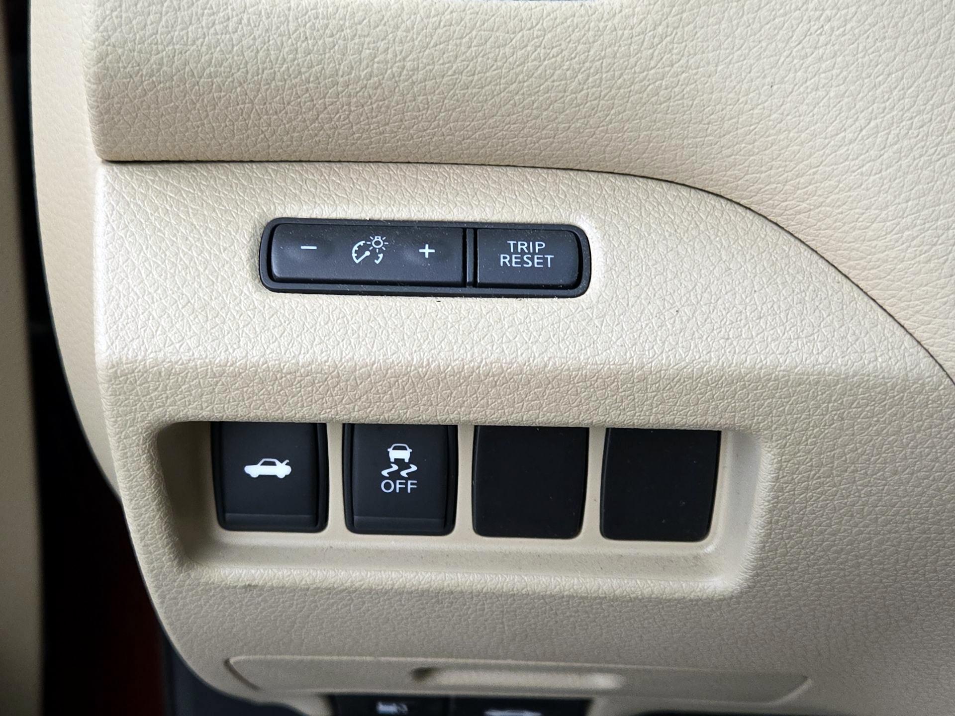 Thumbnail: 2016 Nissan Altima - 13