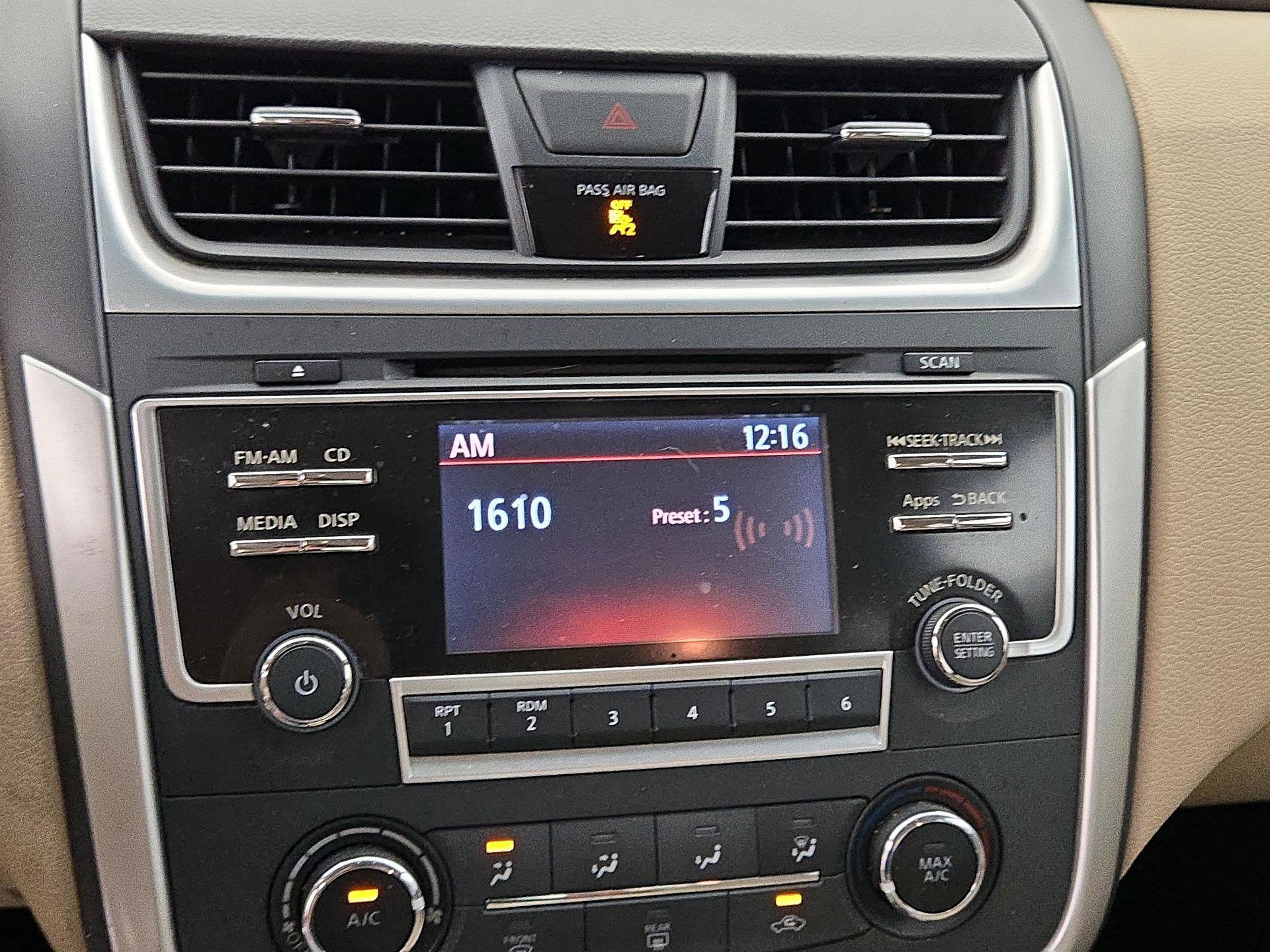 Thumbnail: 2016 Nissan Altima - 15