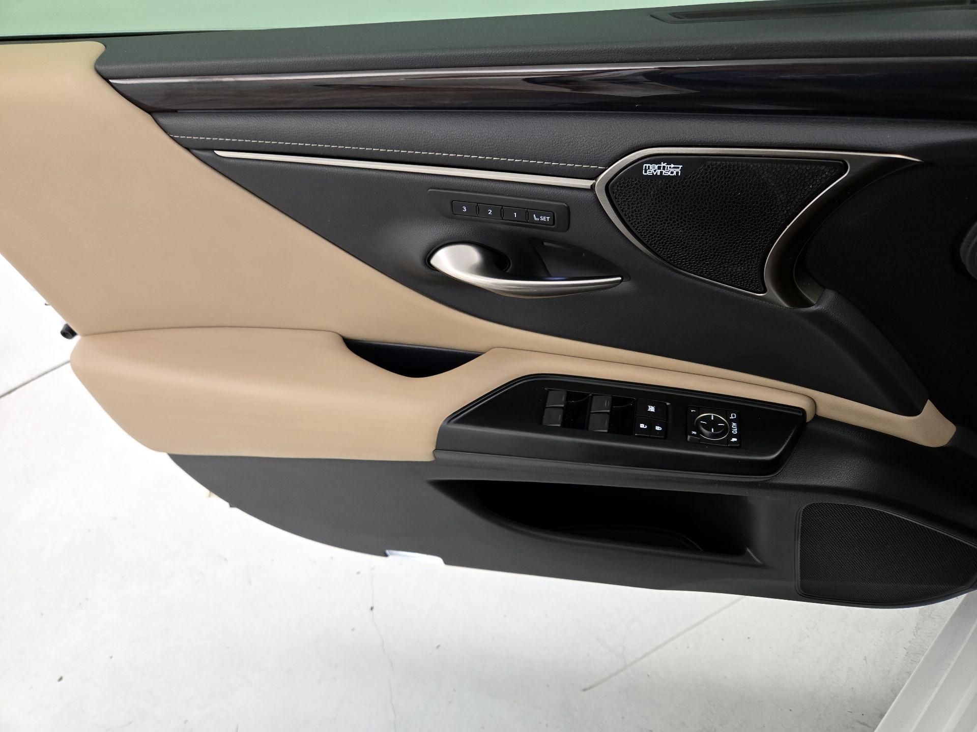 Thumbnail: 2020 Lexus ES - 12