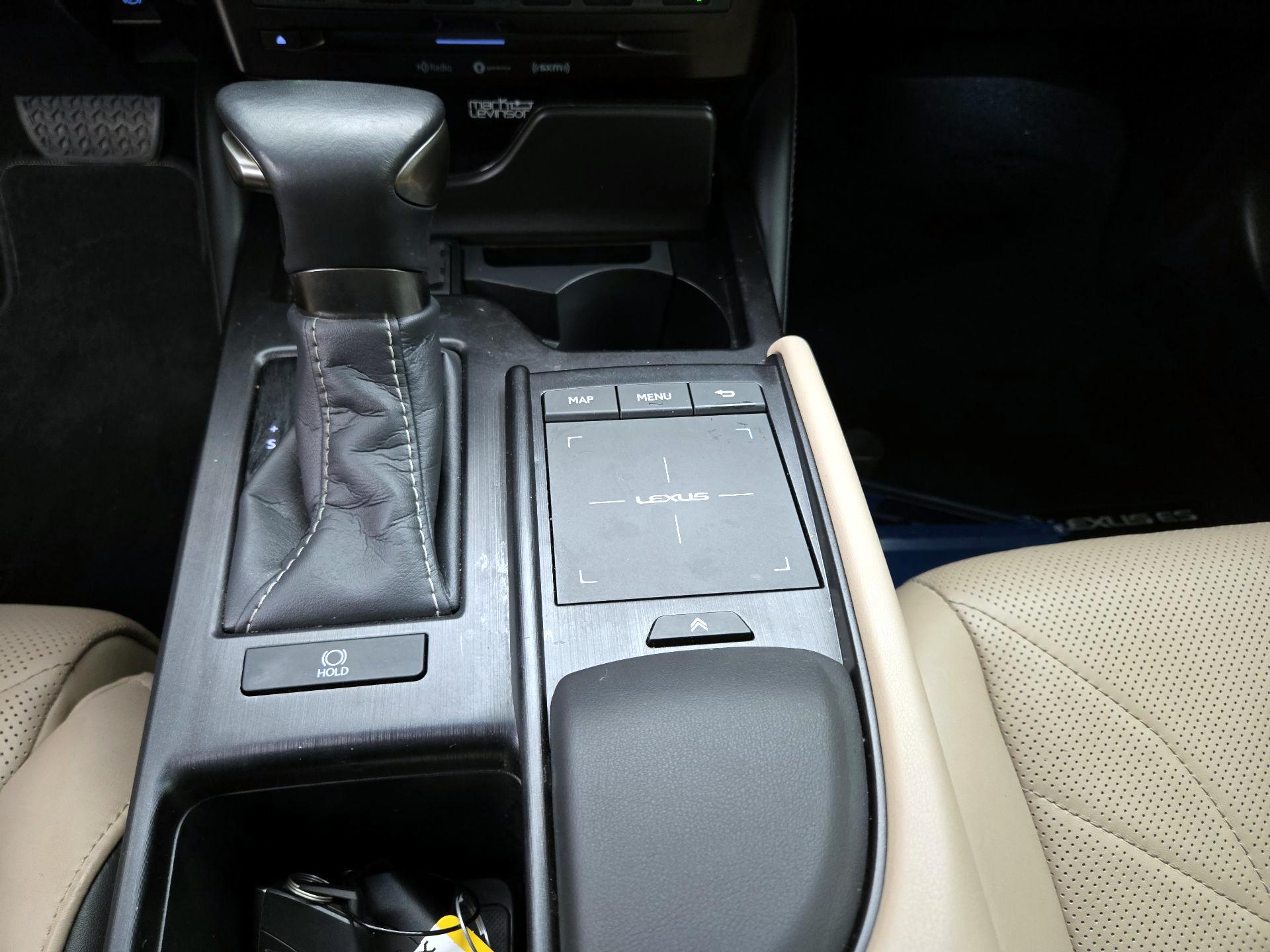 Thumbnail: 2020 Lexus ES - 18