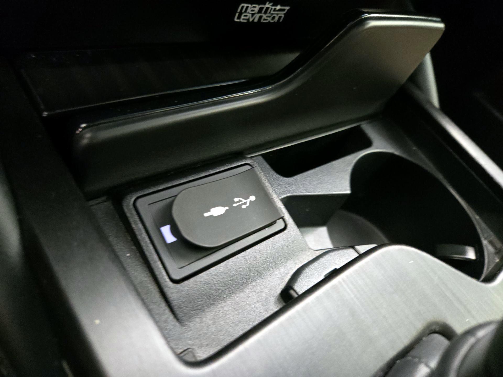 Thumbnail: 2020 Lexus ES - 19