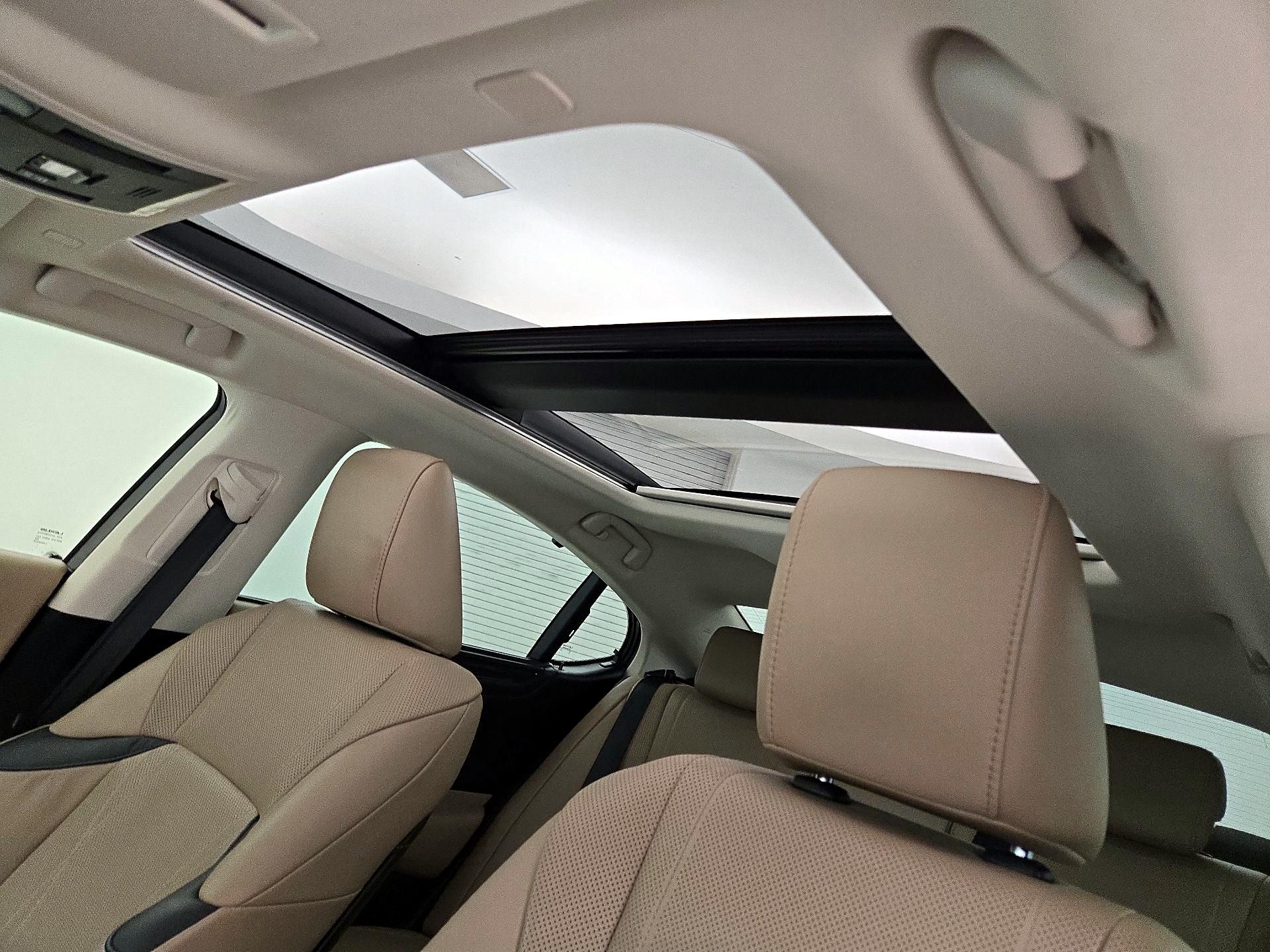 Thumbnail: 2020 Lexus ES - 20