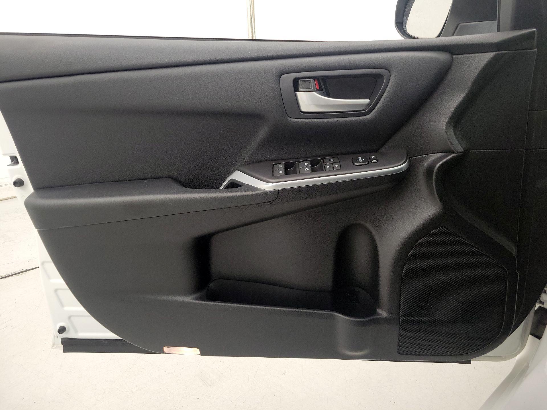 Thumbnail: 2017 Toyota Camry - 12