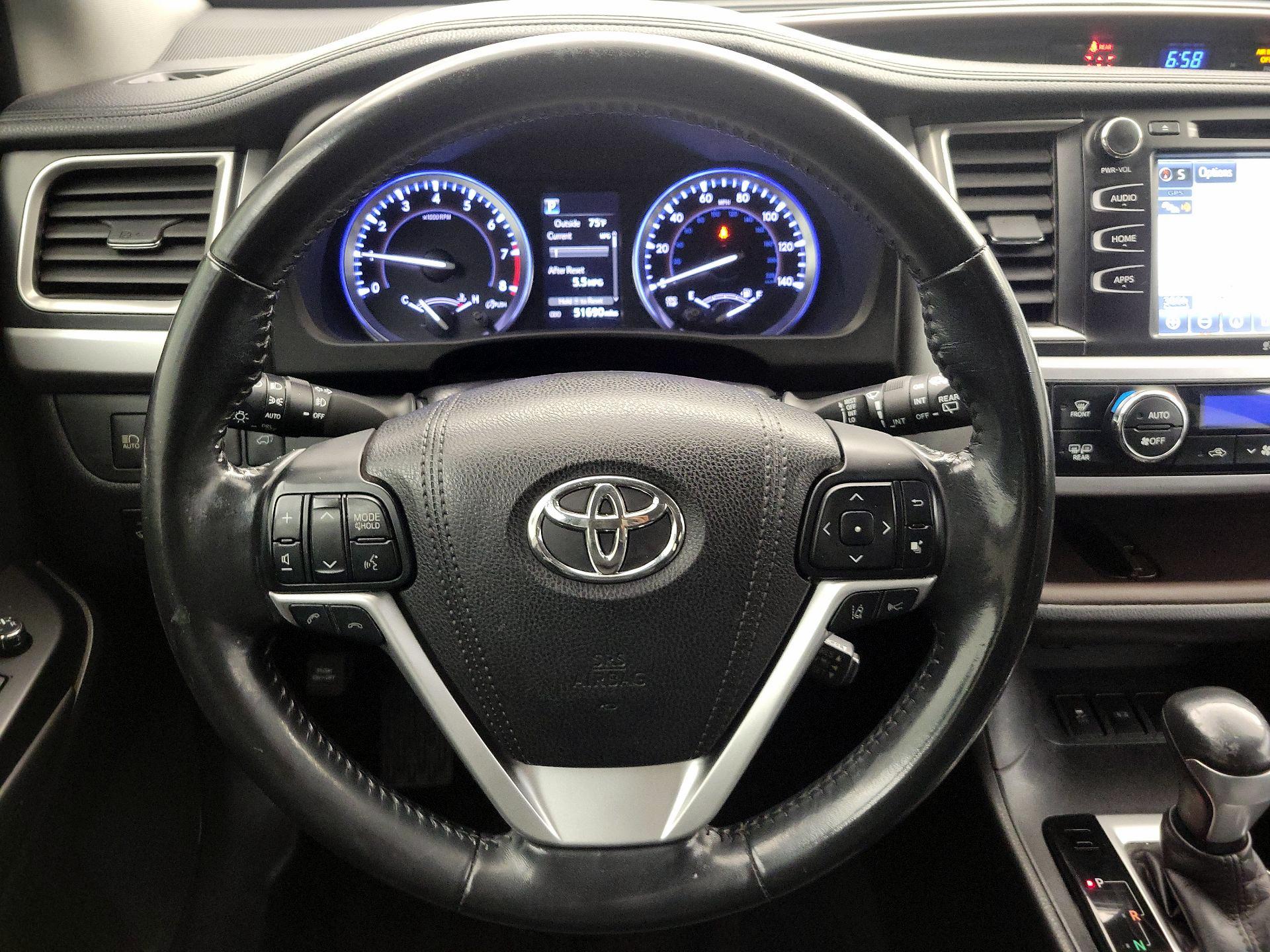 Thumbnail: 2017 Toyota Highlander - 10