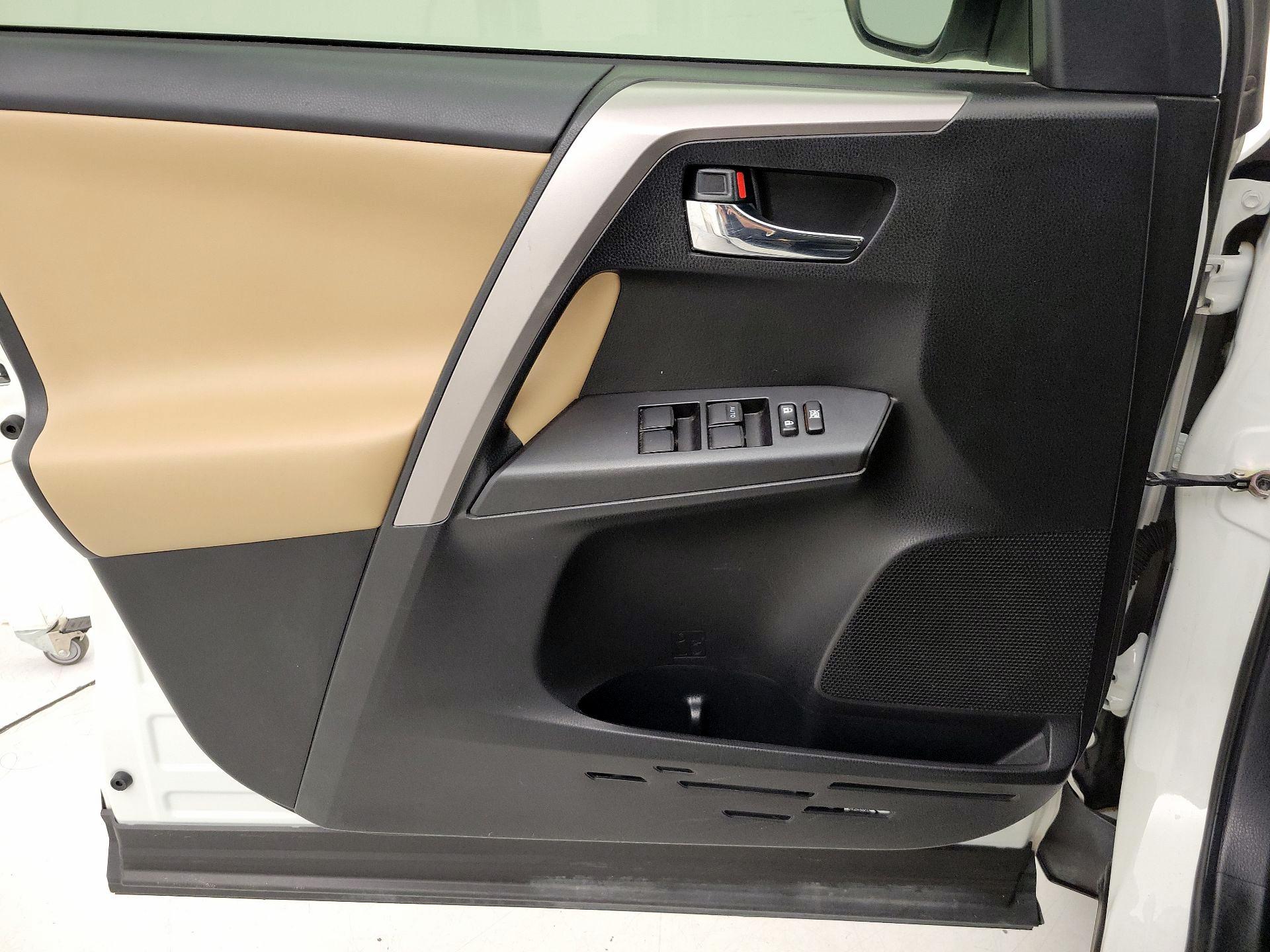 Thumbnail: 2017 Toyota RAV4 - 12