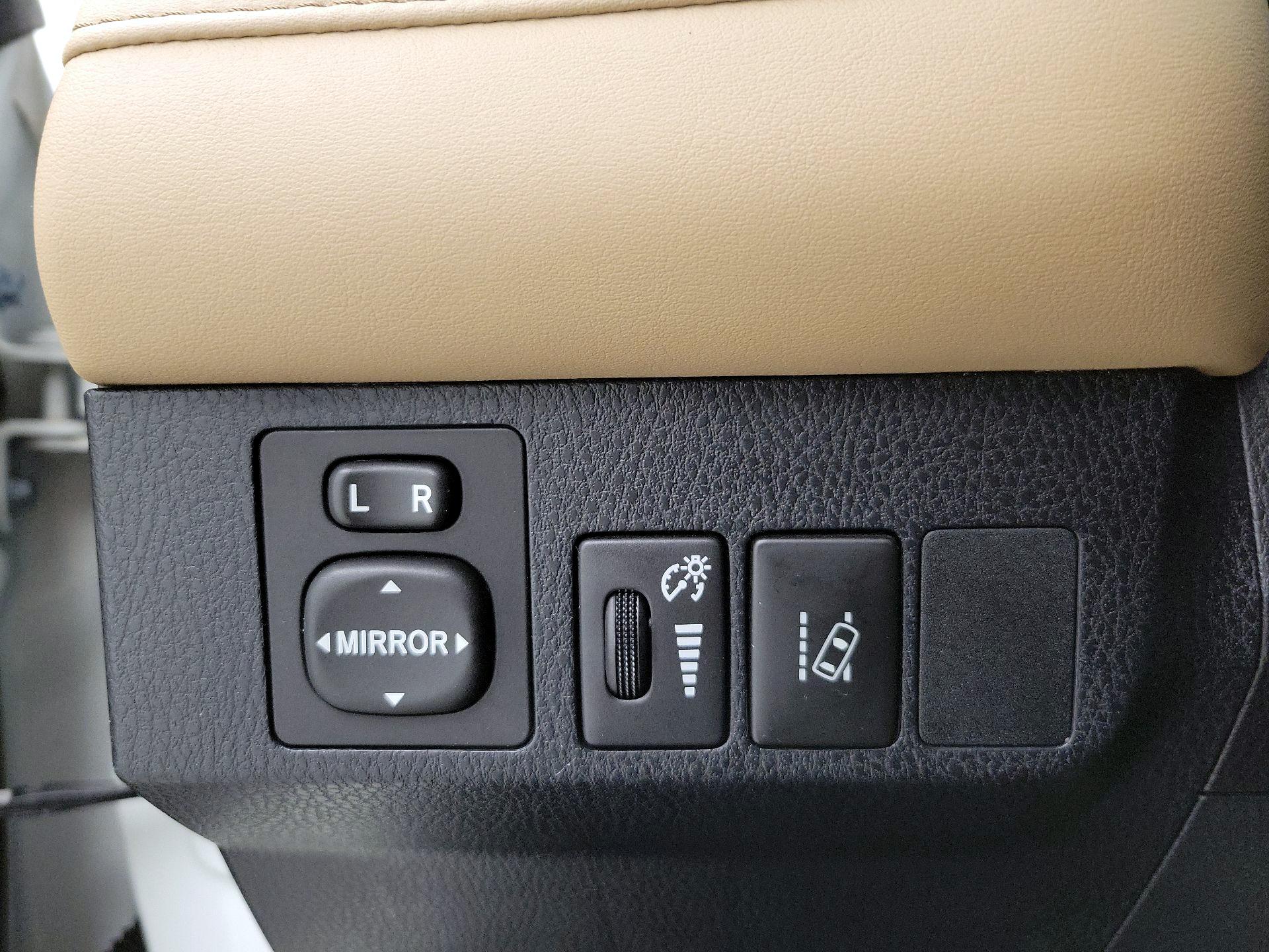 Thumbnail: 2017 Toyota RAV4 - 13