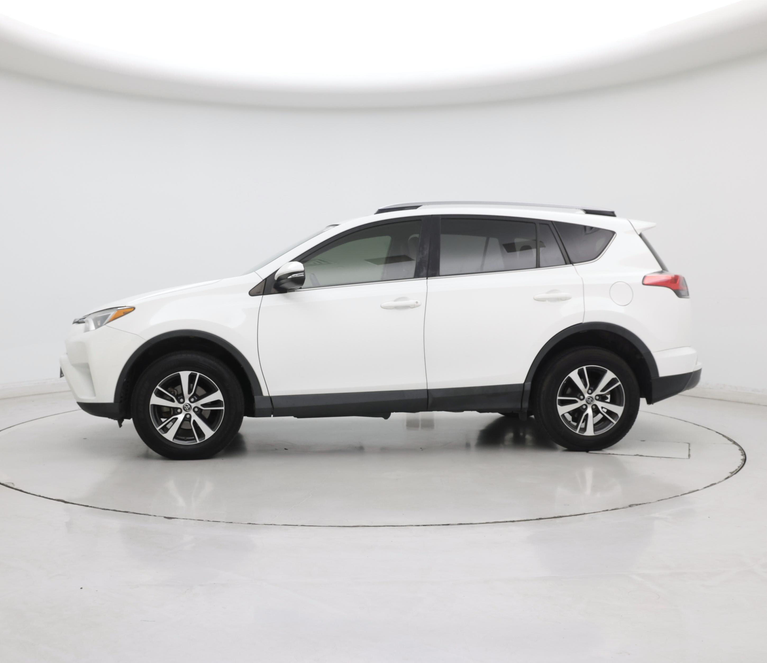 Thumbnail: 2017 Toyota RAV4 - 3