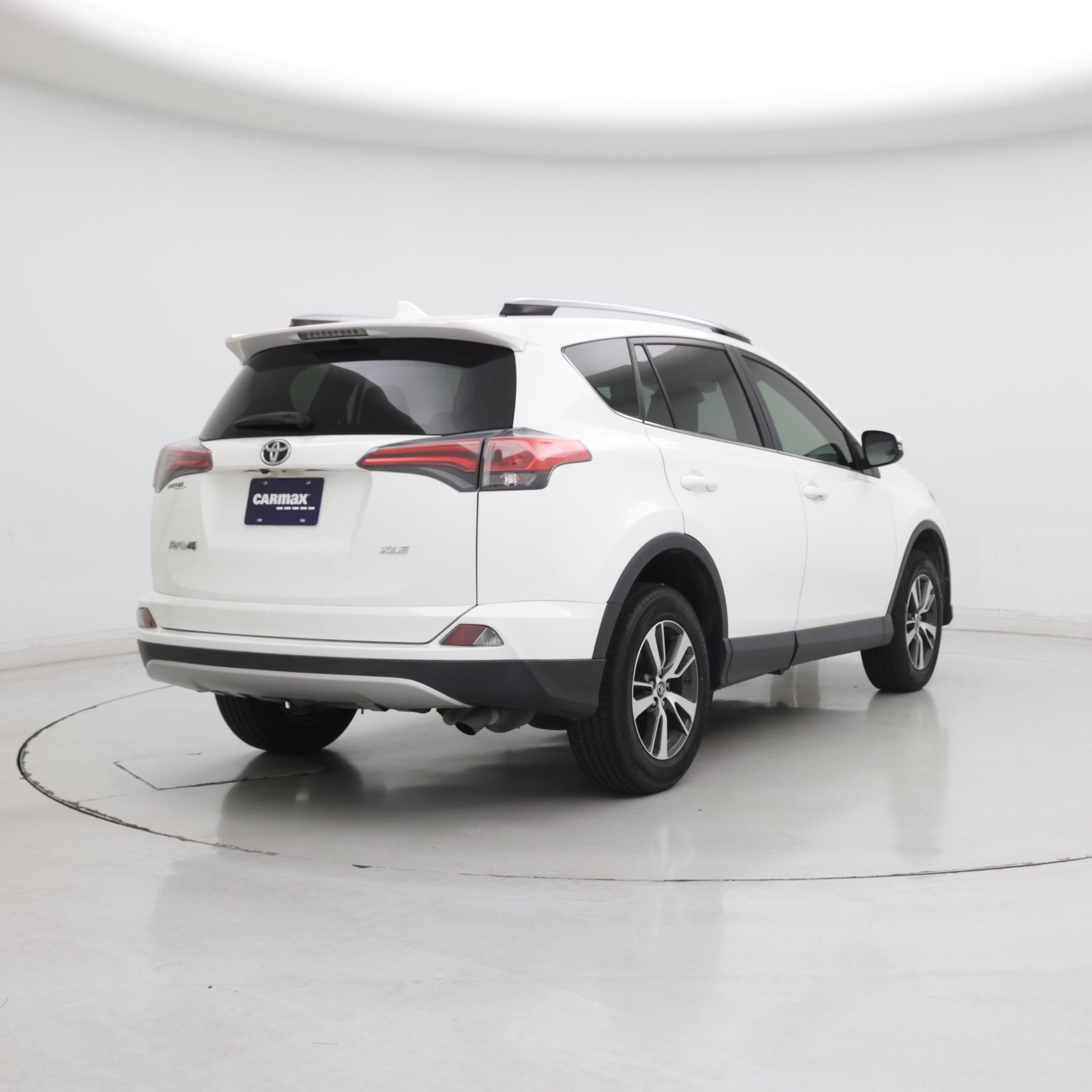 Thumbnail: 2017 Toyota RAV4 - 8