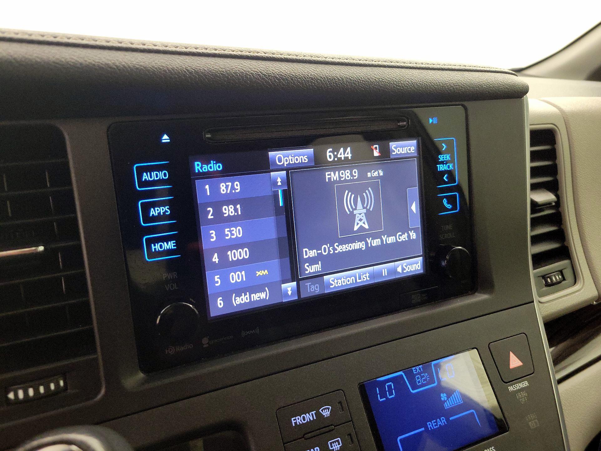 Thumbnail: 2016 Toyota Sienna - 15
