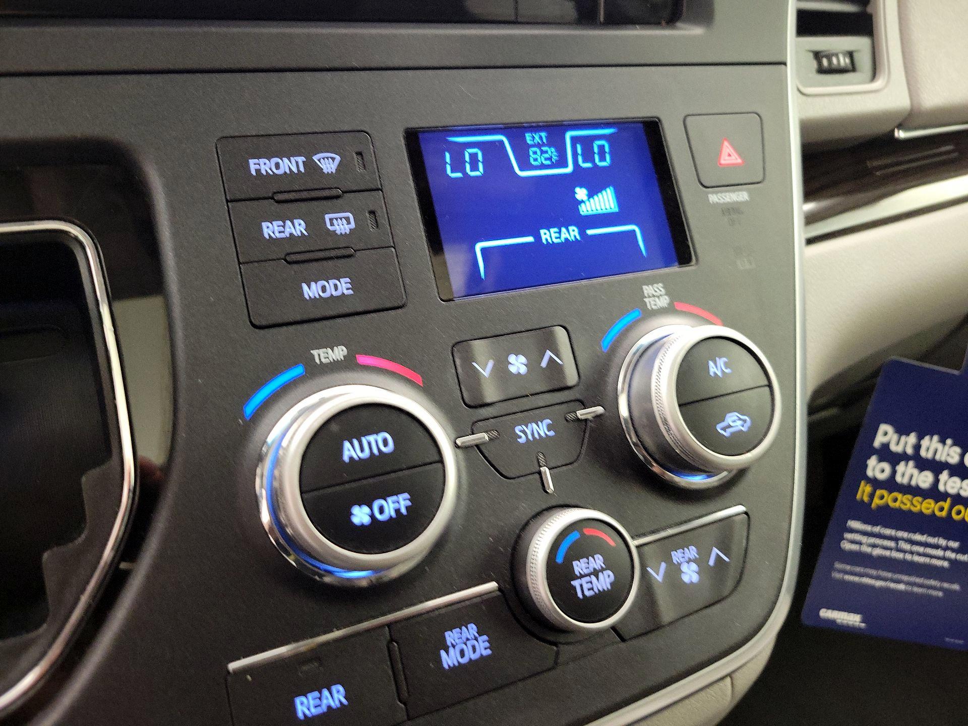 Thumbnail: 2016 Toyota Sienna - 16