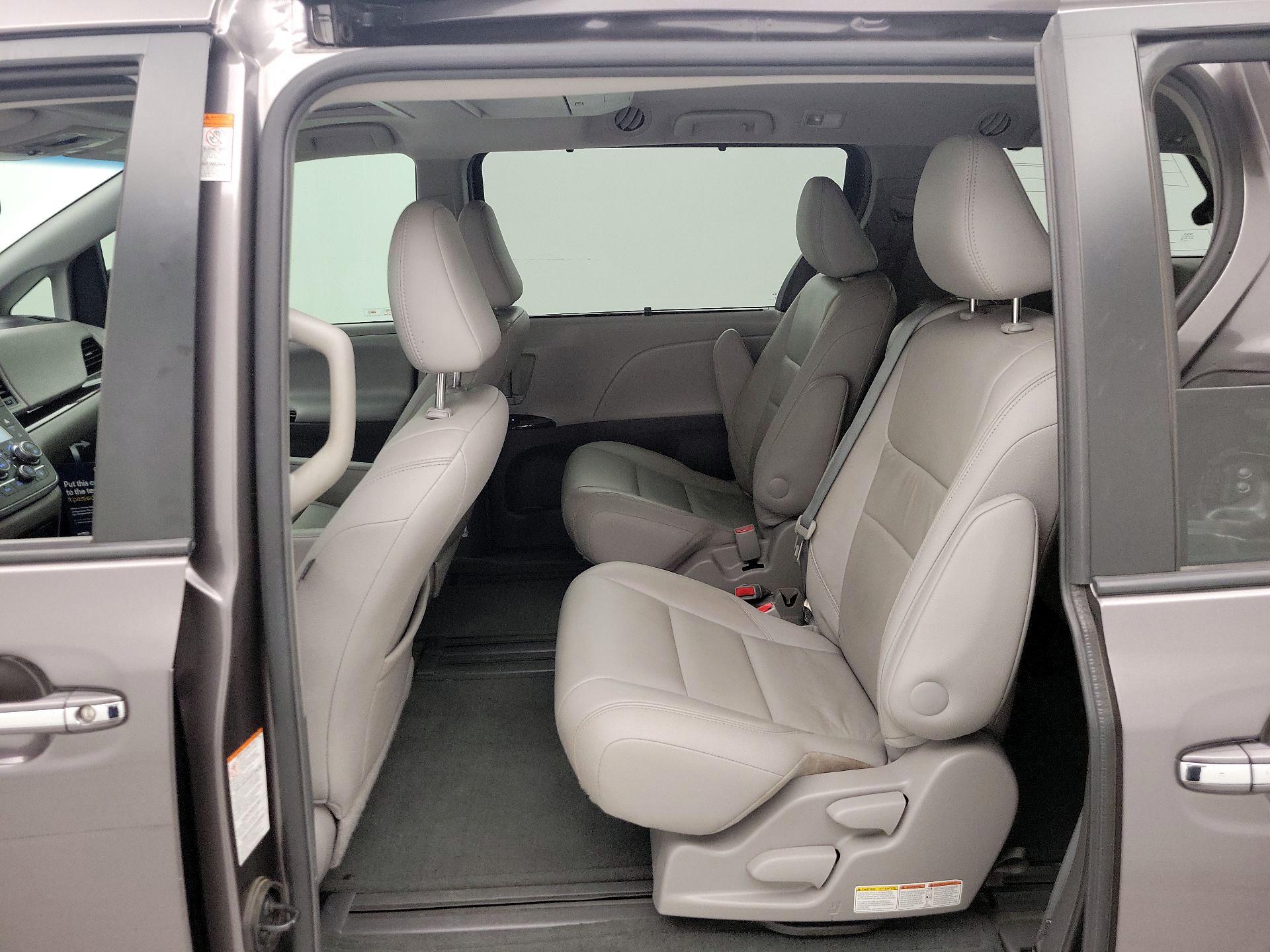 Thumbnail: 2016 Toyota Sienna - 20