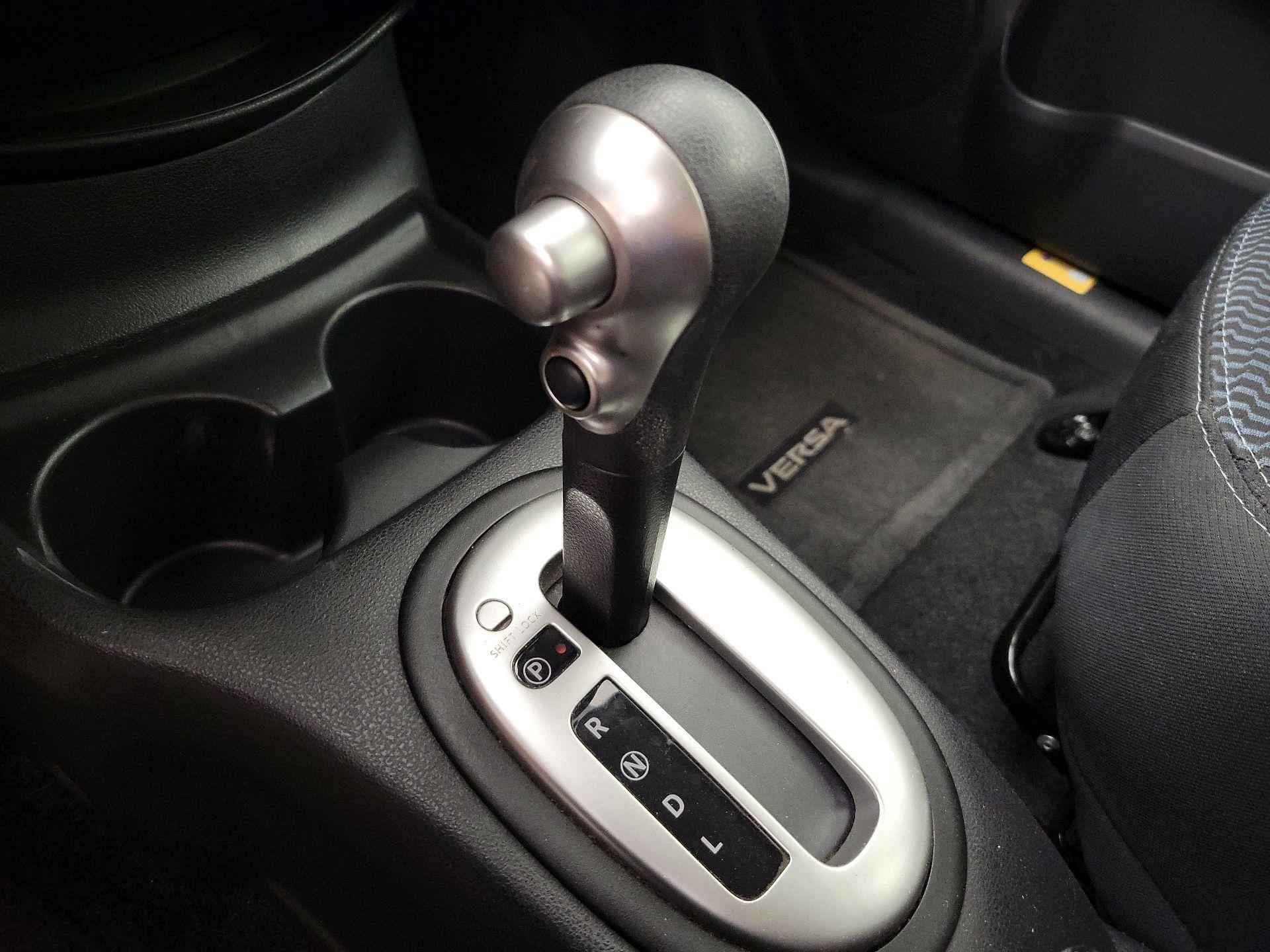 Thumbnail: 2014 Nissan Versa Note - 16