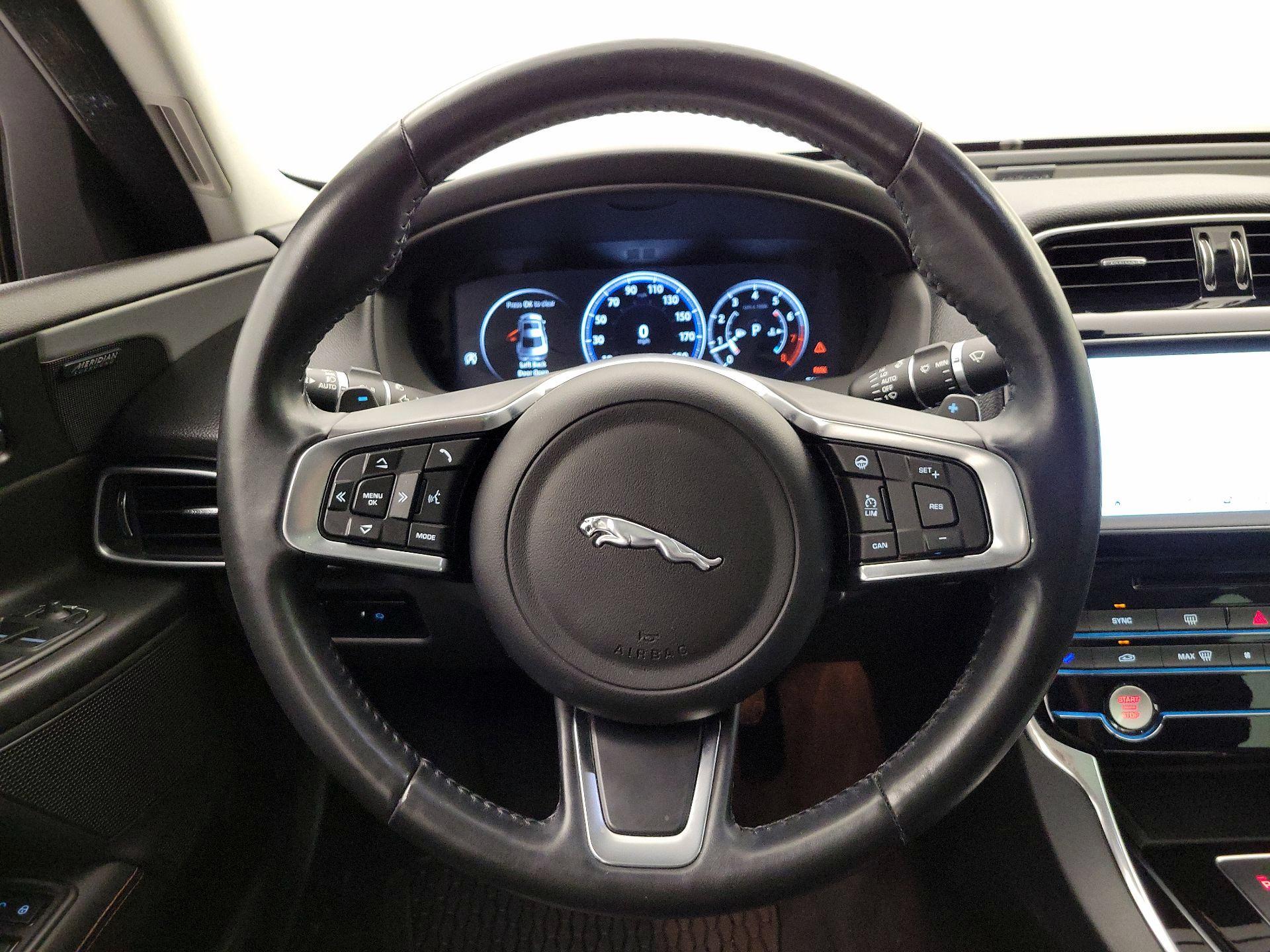 Thumbnail: 2018 Jaguar XE - 10