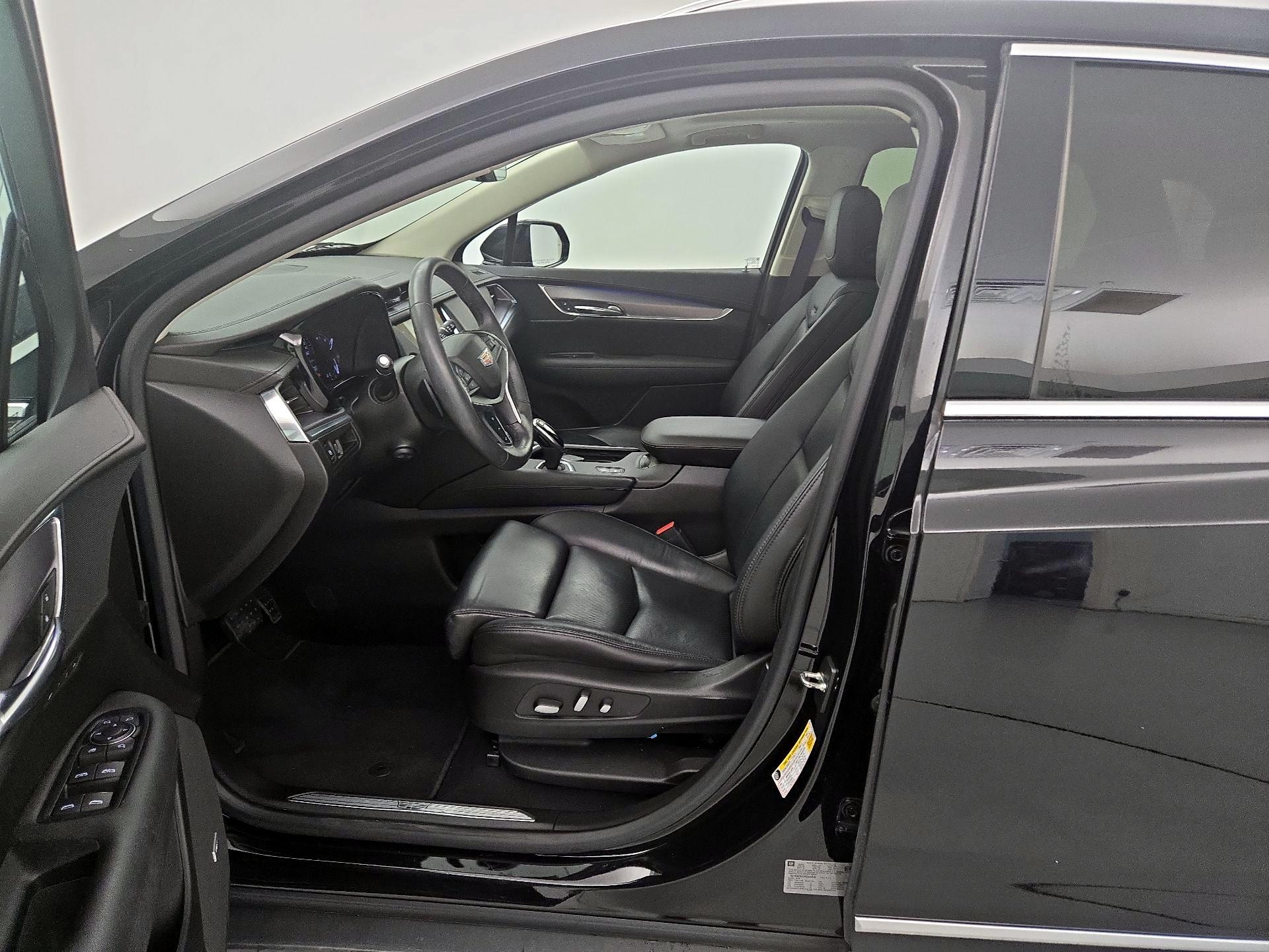 Thumbnail: 2017 Cadillac XT5 - 11