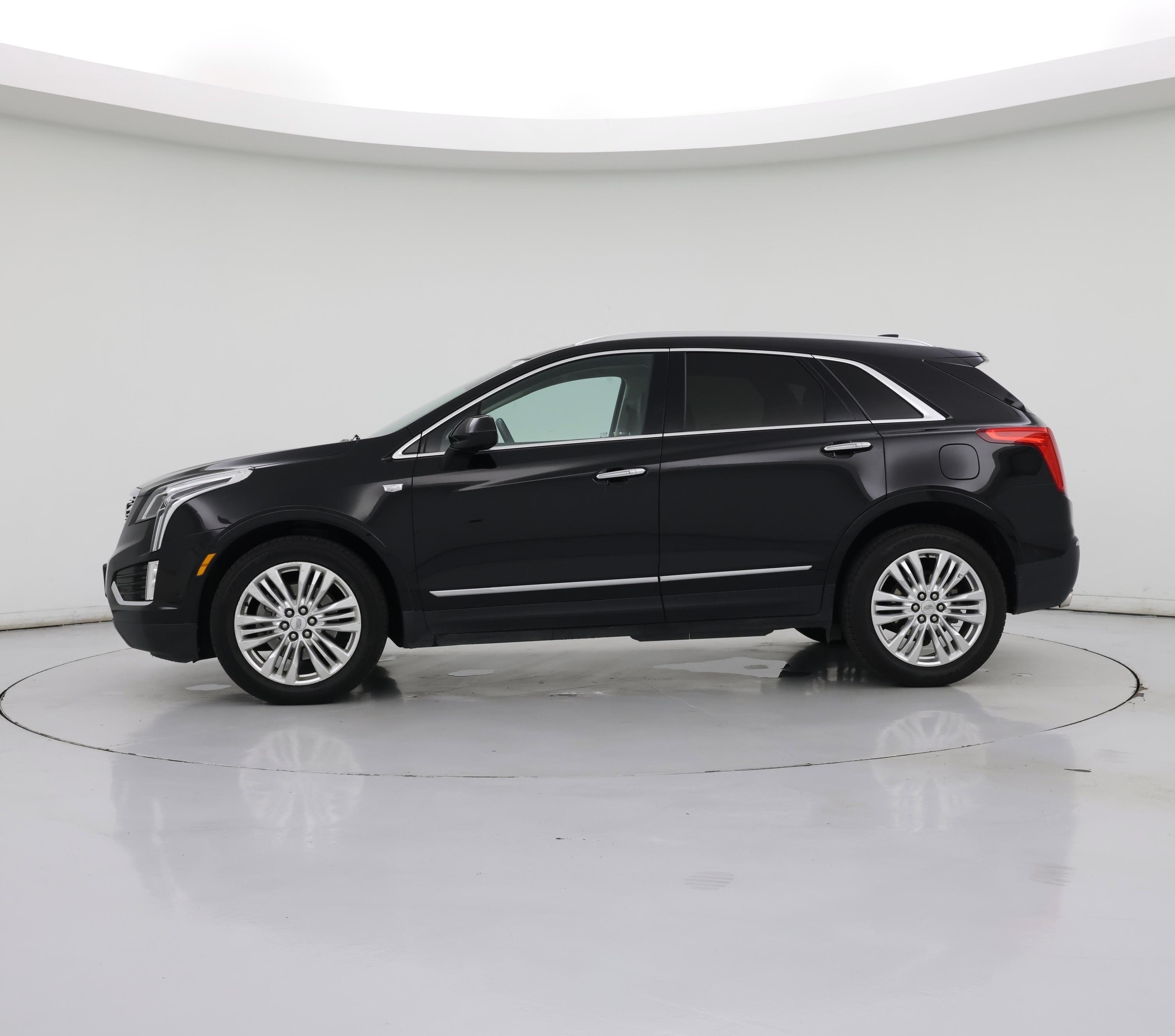 Thumbnail: 2017 Cadillac XT5 - 3