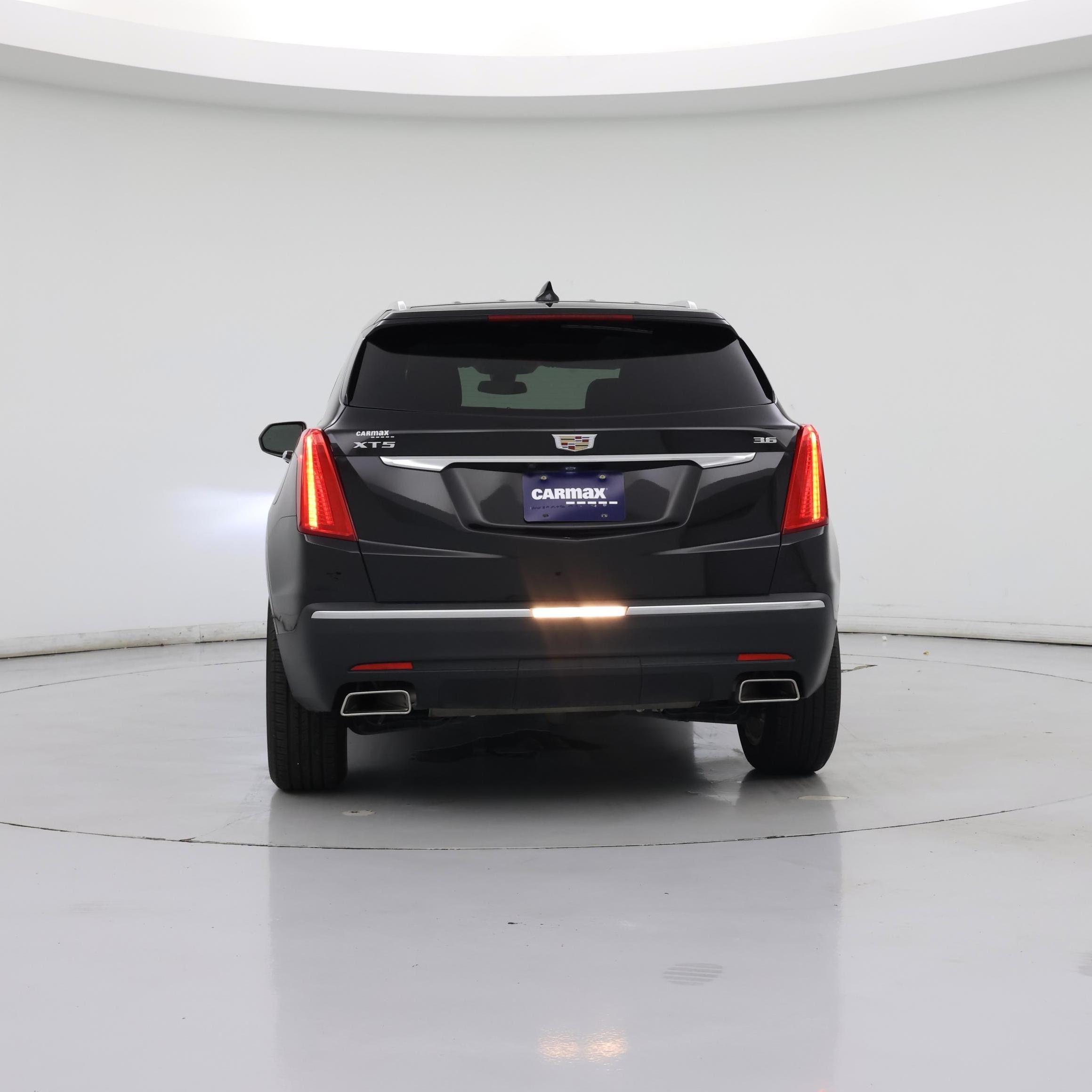 Thumbnail: 2017 Cadillac XT5 - 6