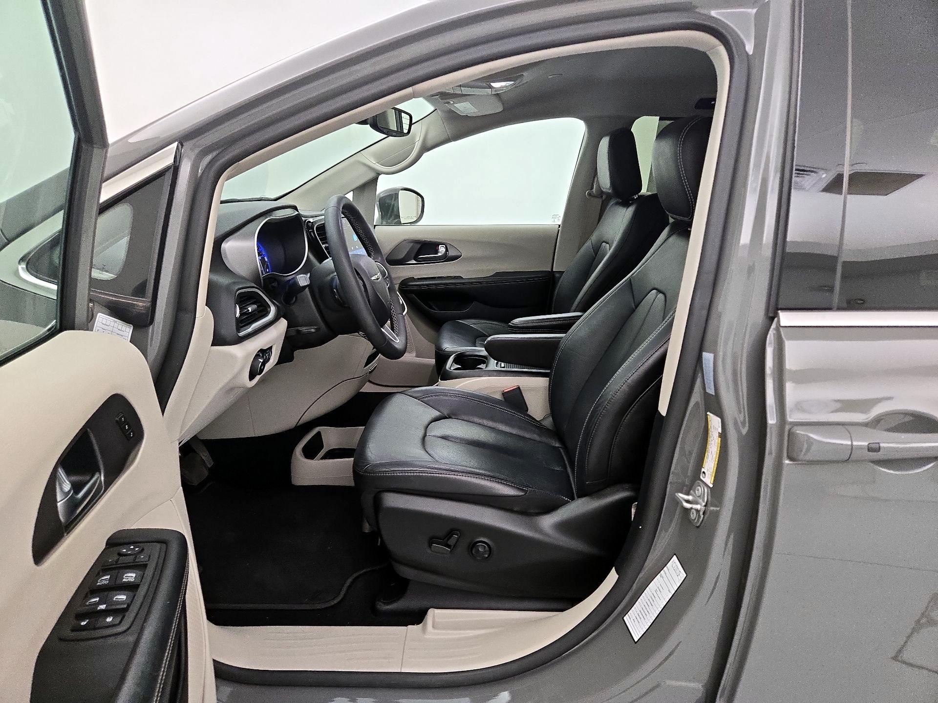 Thumbnail: 2022 Chrysler Pacifica - 11