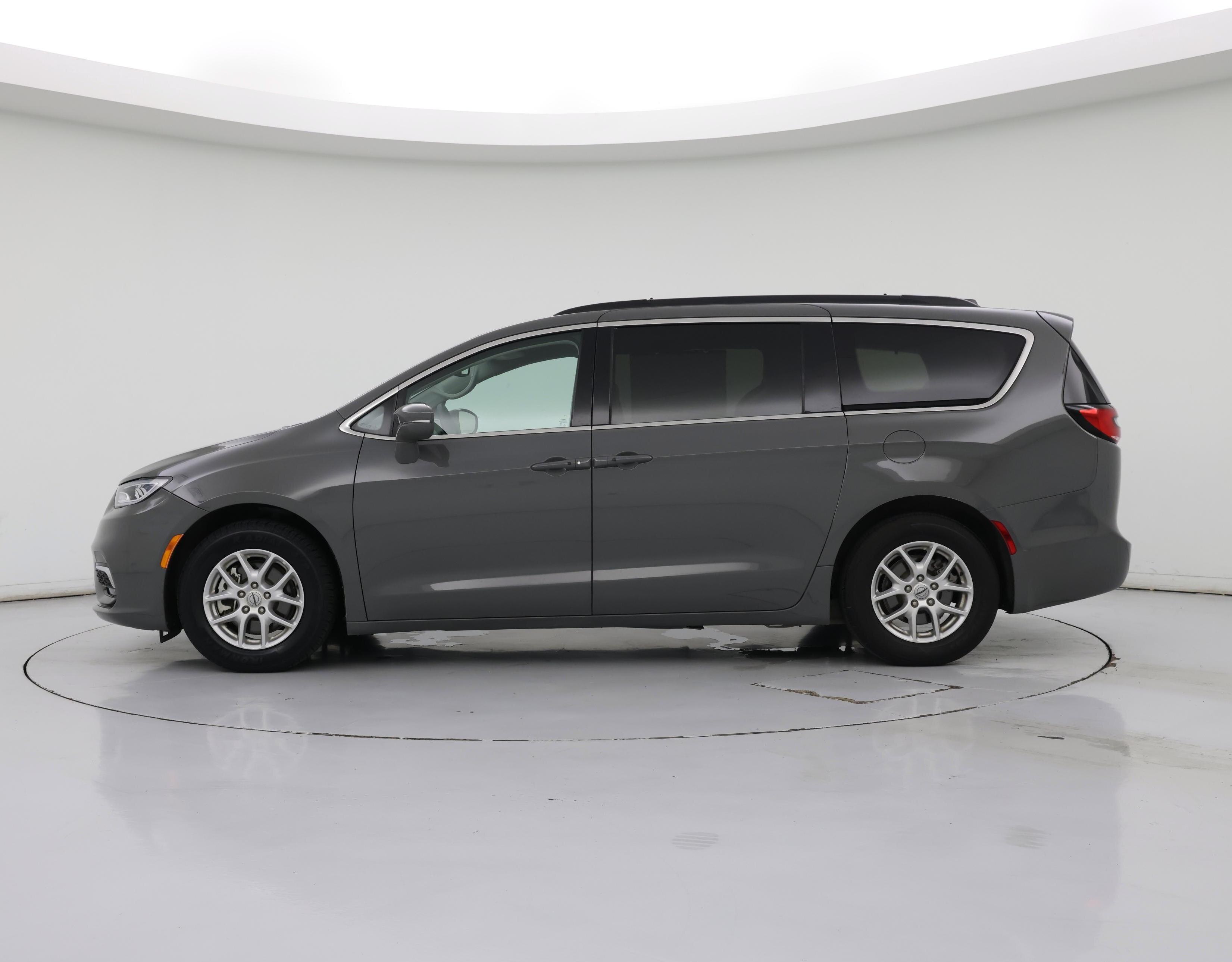 Thumbnail: 2022 Chrysler Pacifica - 3