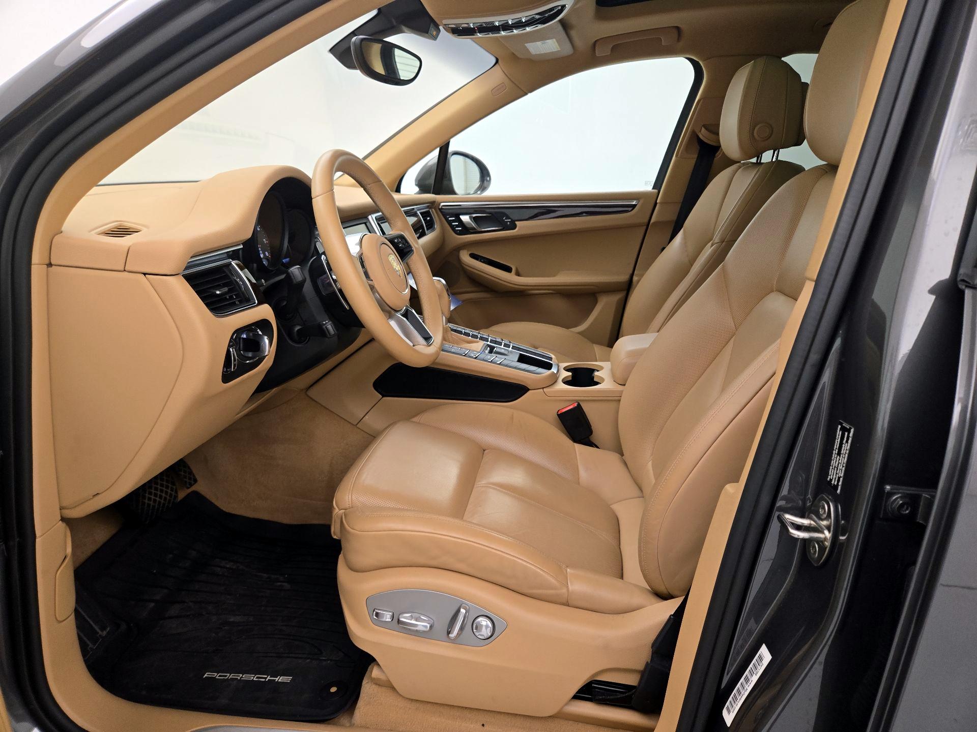 Thumbnail: 2016 Porsche Macan - 11