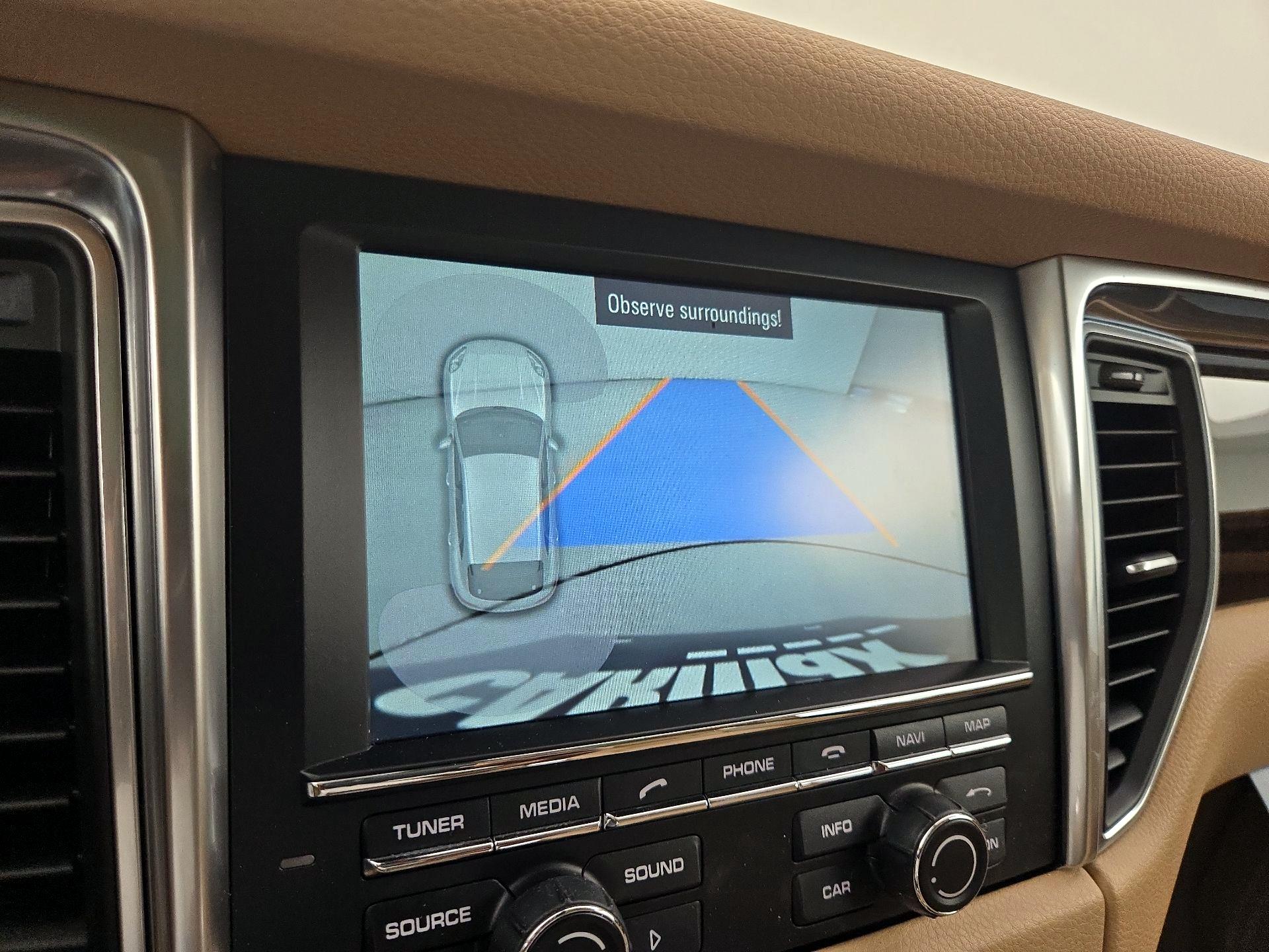 Thumbnail: 2016 Porsche Macan - 15