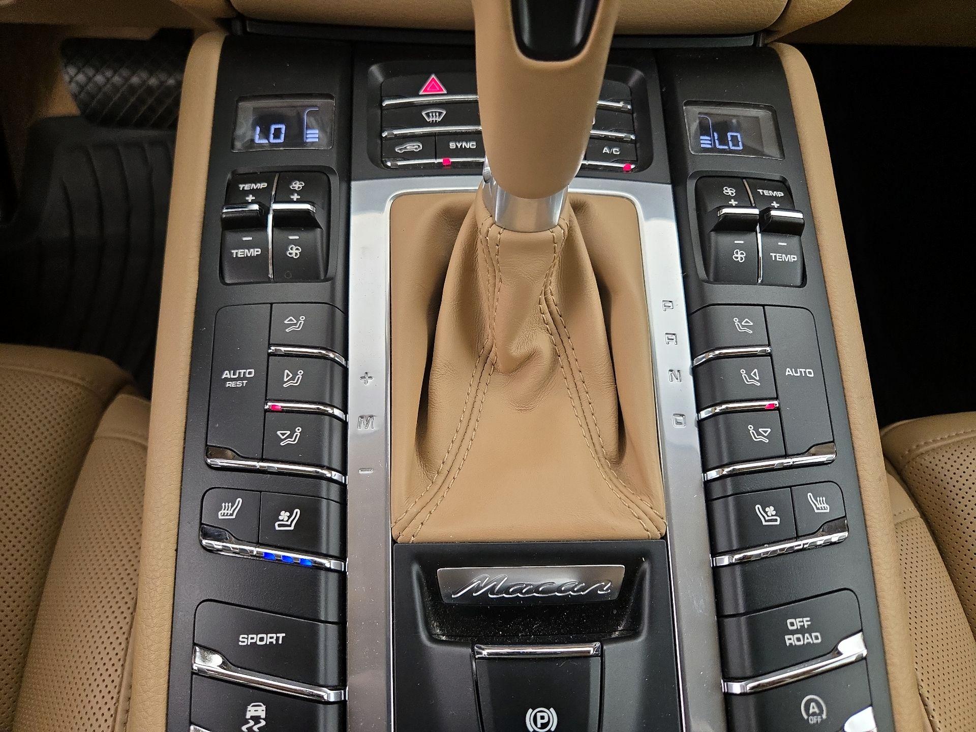 Thumbnail: 2016 Porsche Macan - 17