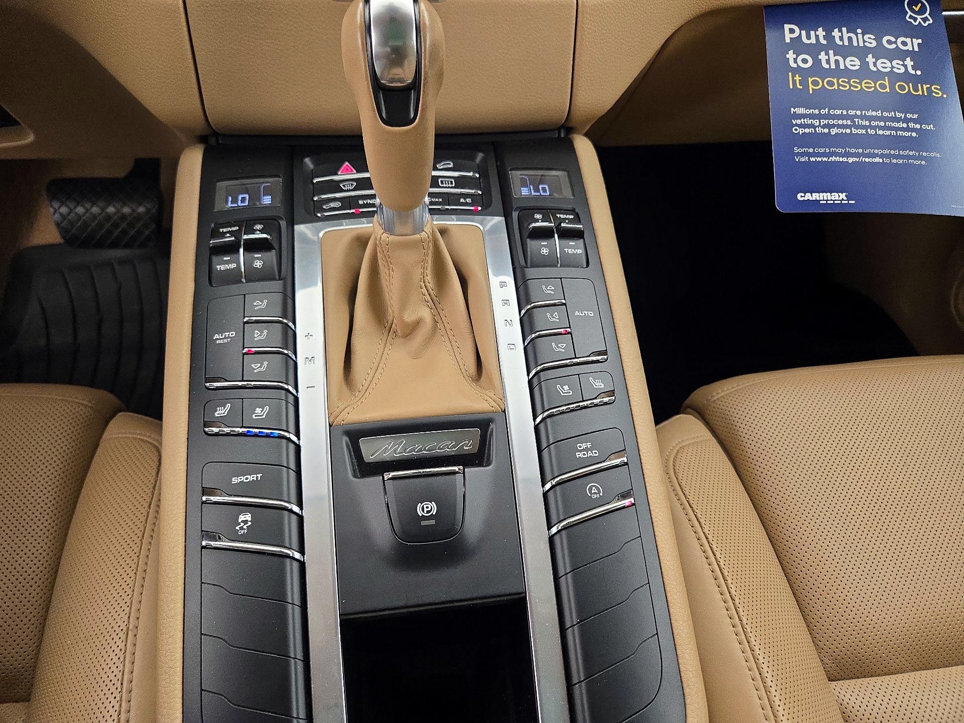 Thumbnail: 2016 Porsche Macan - 18