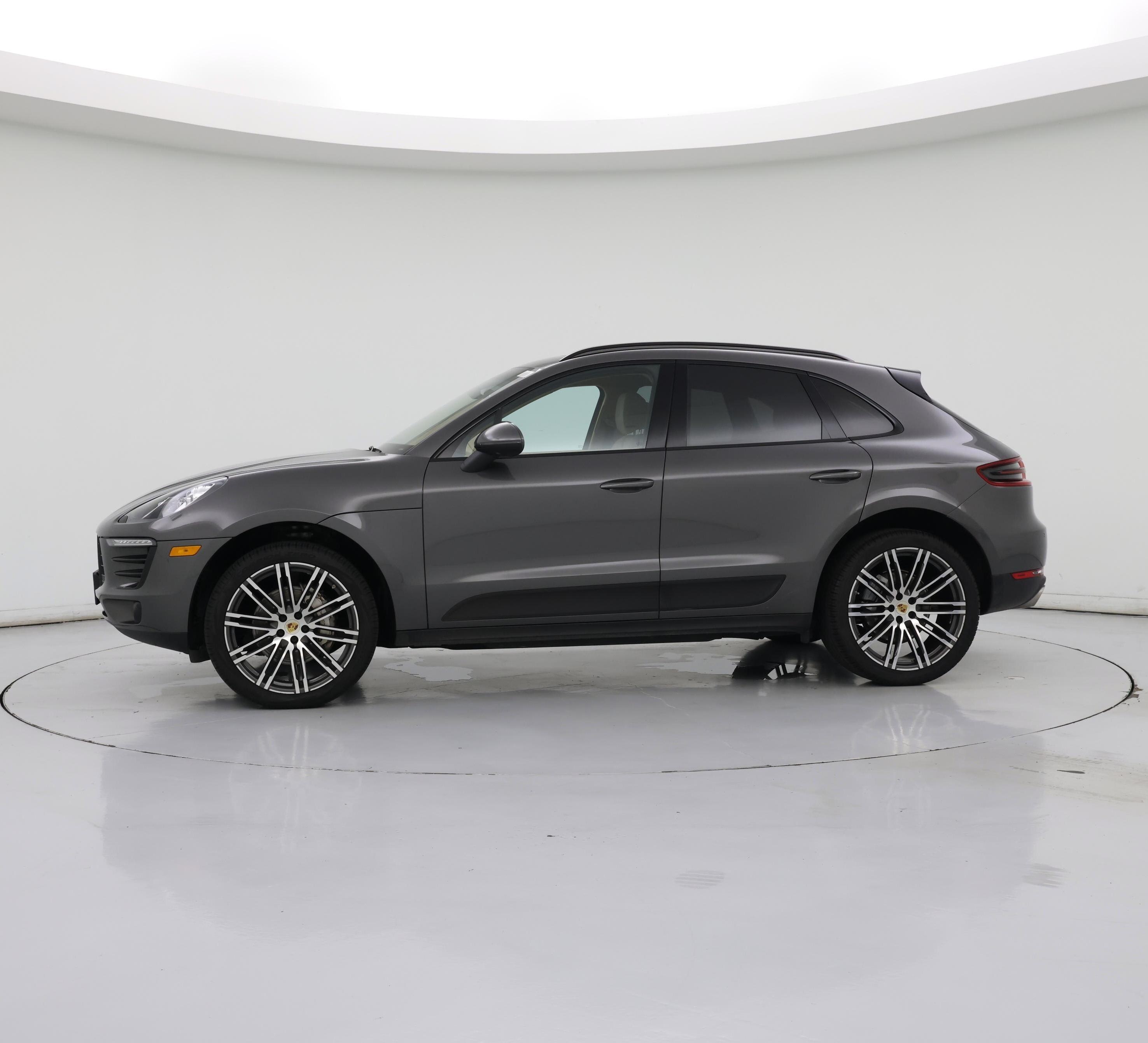 Thumbnail: 2016 Porsche Macan - 3