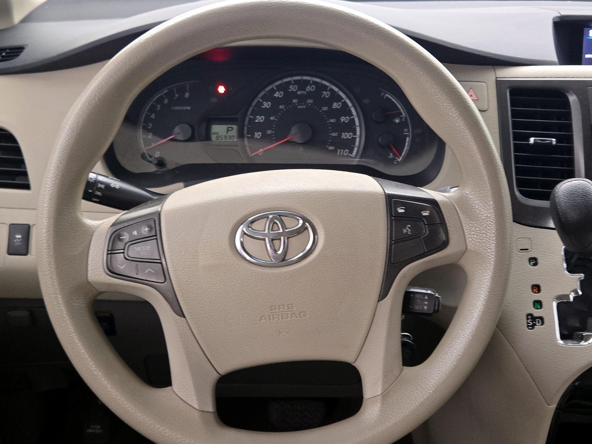 Thumbnail: 2014 Toyota Sienna - 10