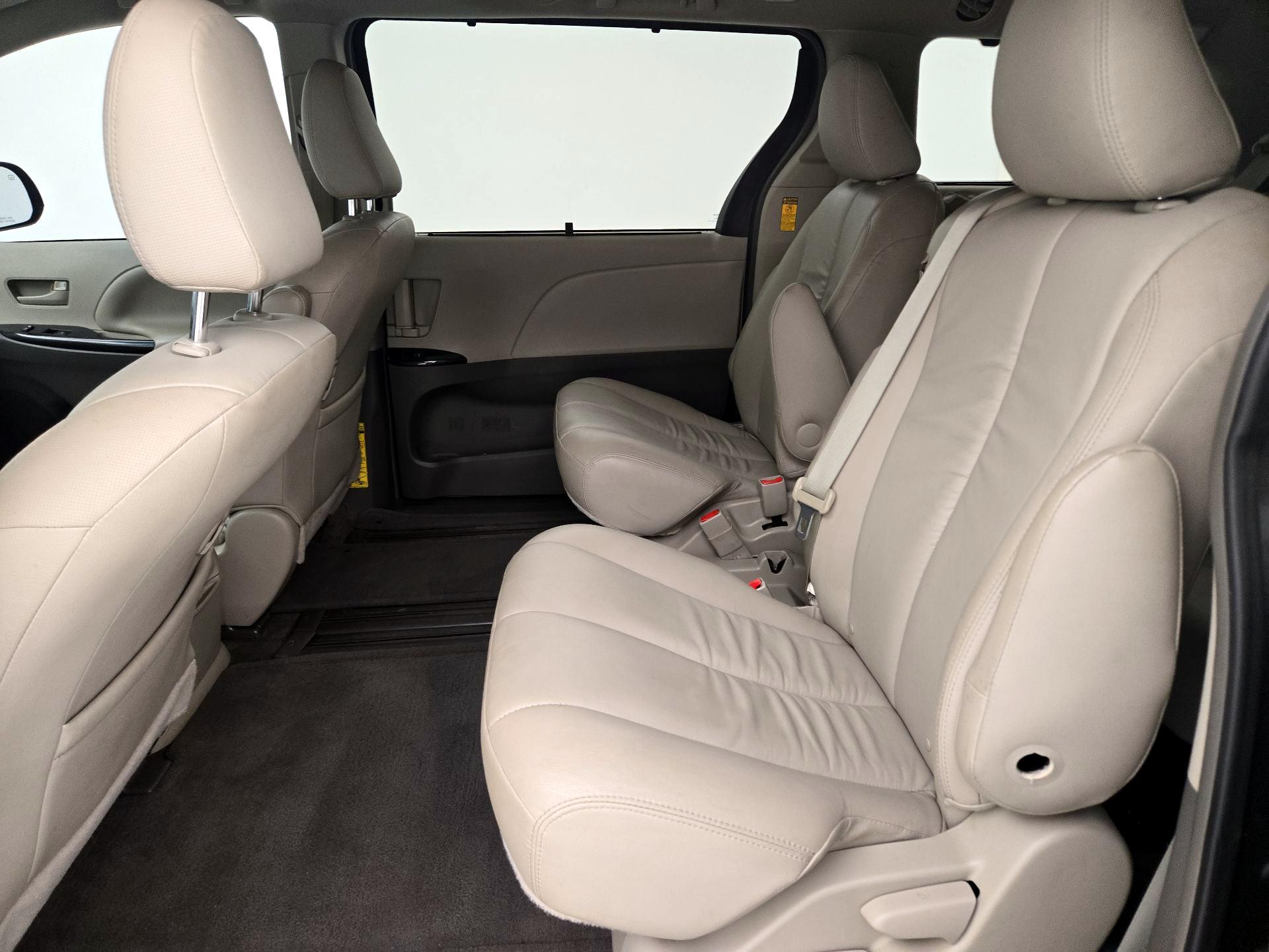 Thumbnail: 2014 Toyota Sienna - 19