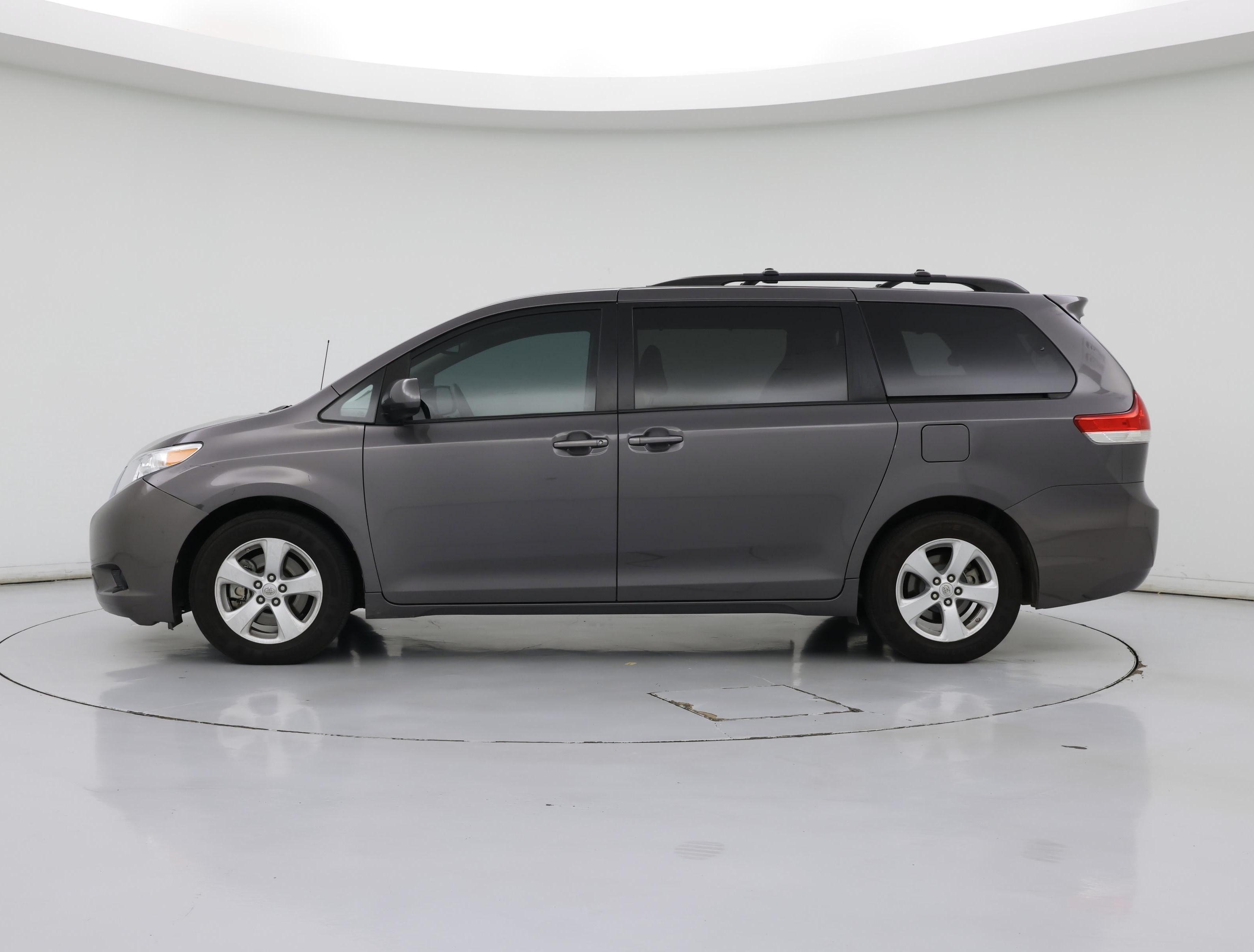 Thumbnail: 2014 Toyota Sienna - 3