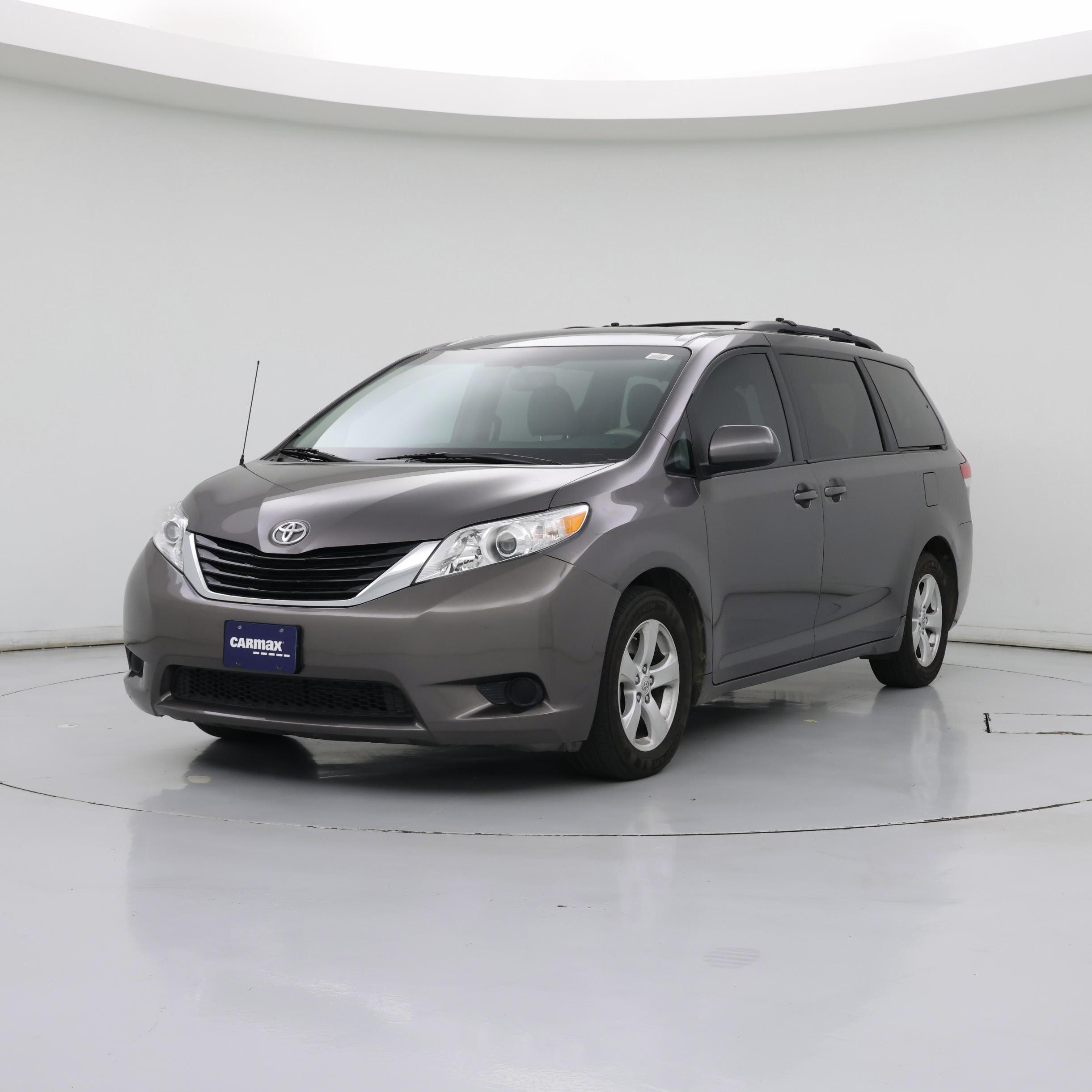 Thumbnail: 2014 Toyota Sienna - 4