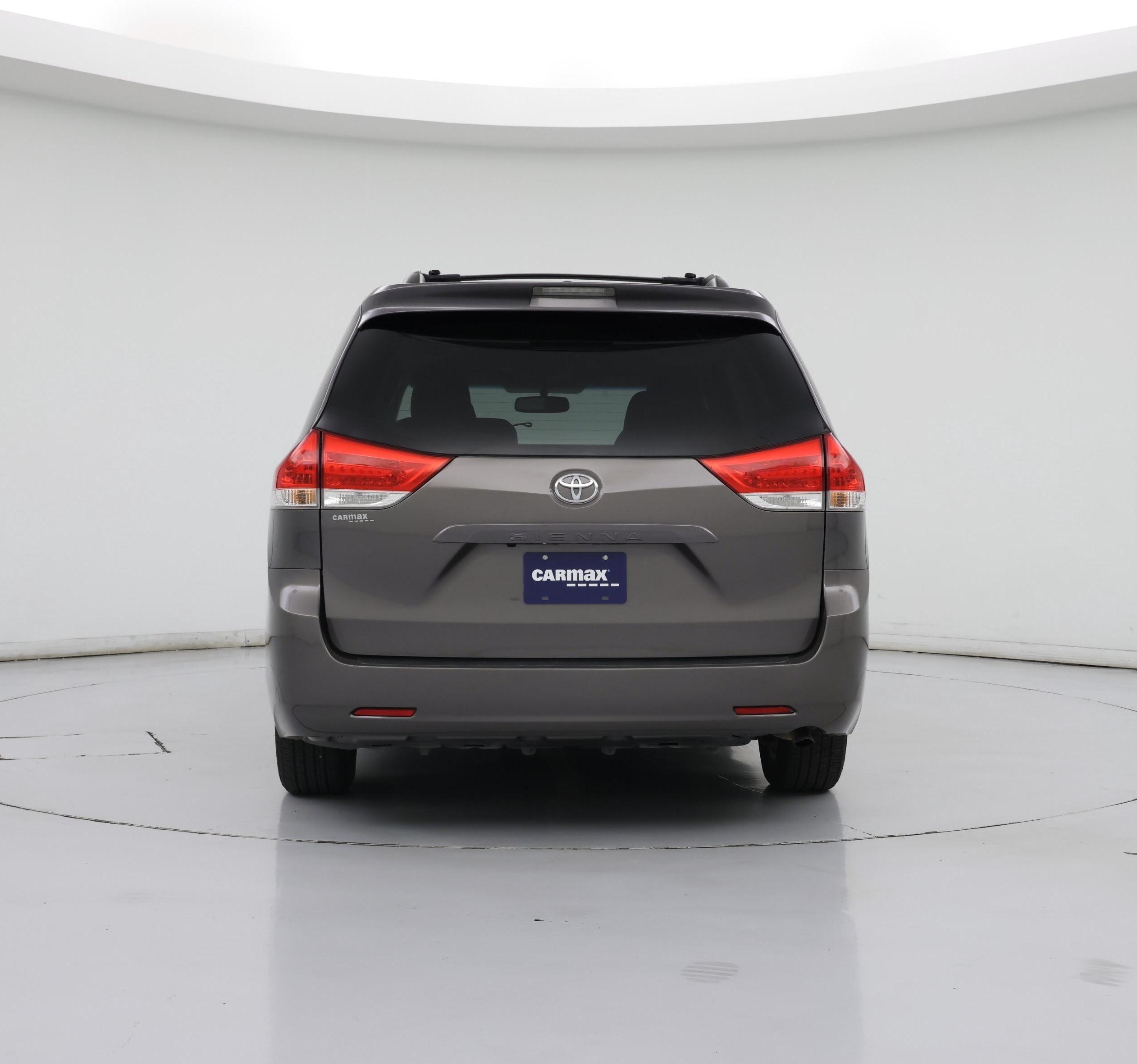 Thumbnail: 2014 Toyota Sienna - 6