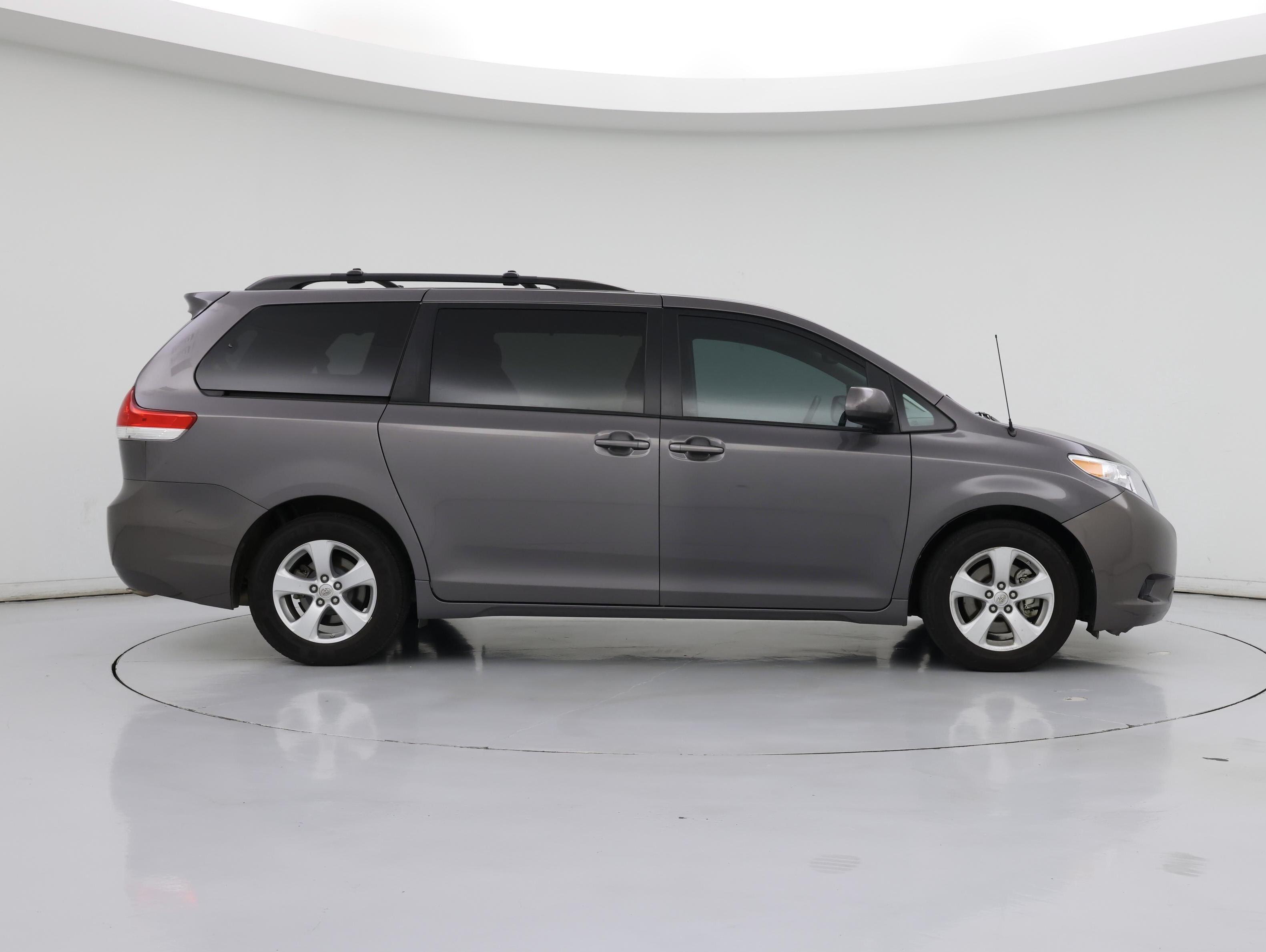 Thumbnail: 2014 Toyota Sienna - 7