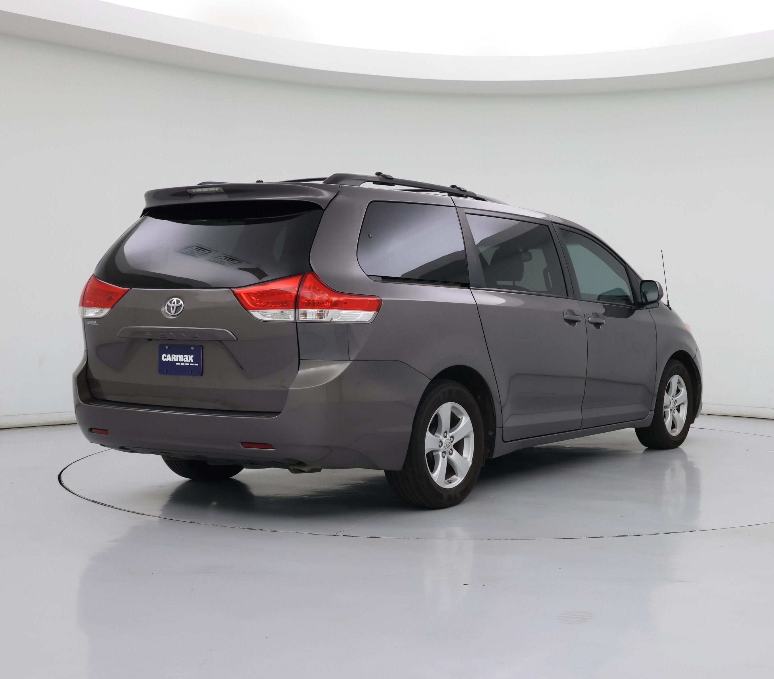 Thumbnail: 2014 Toyota Sienna - 8