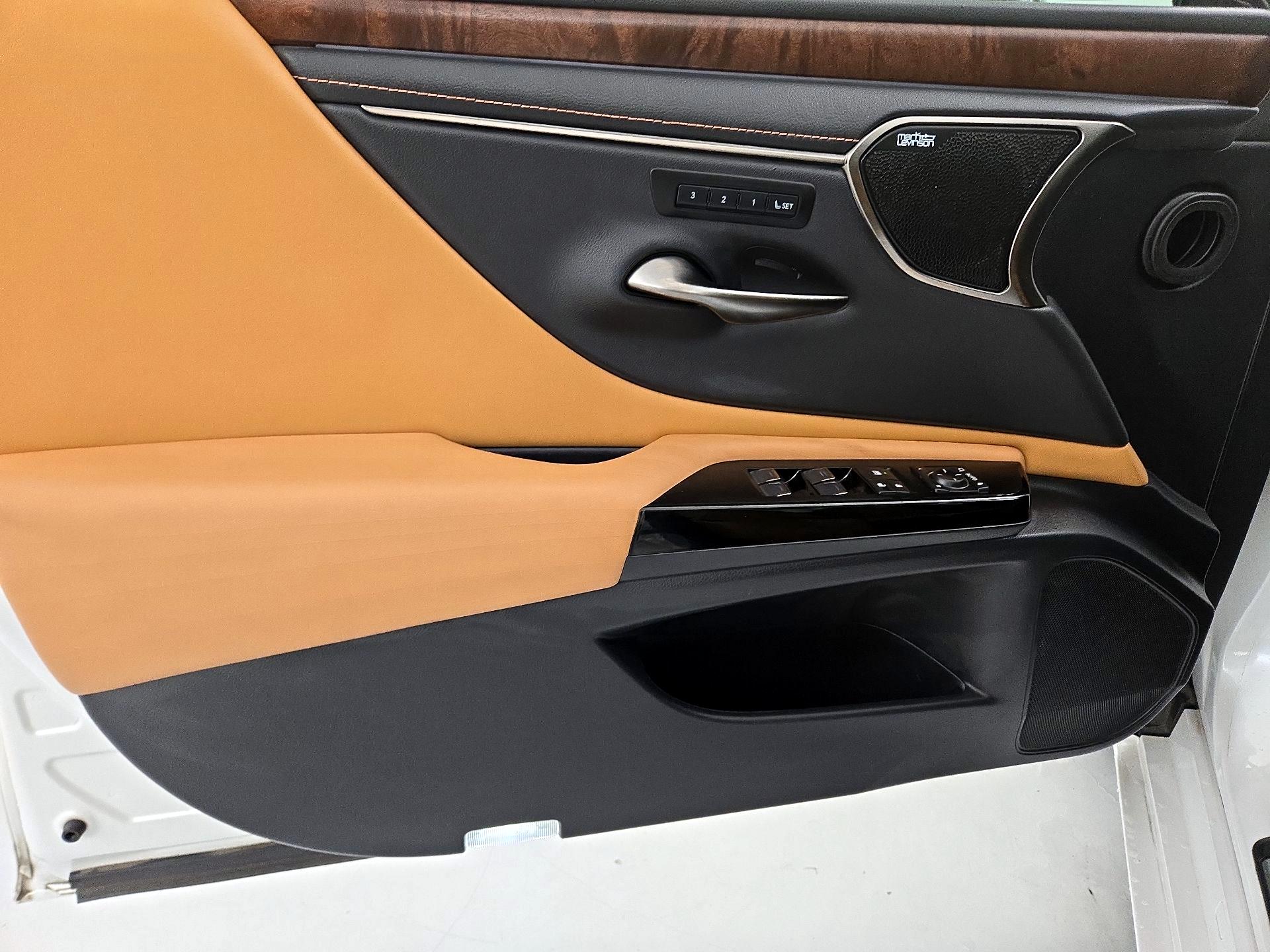Thumbnail: 2022 Lexus ES - 12